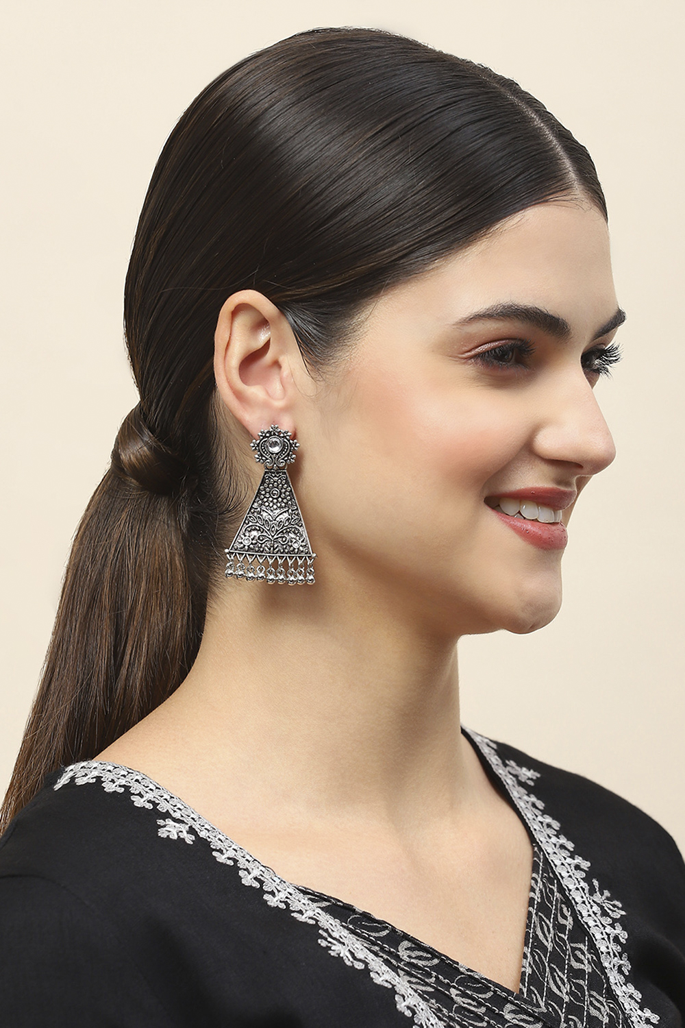 Oxidised Alloy Earrings image number 3