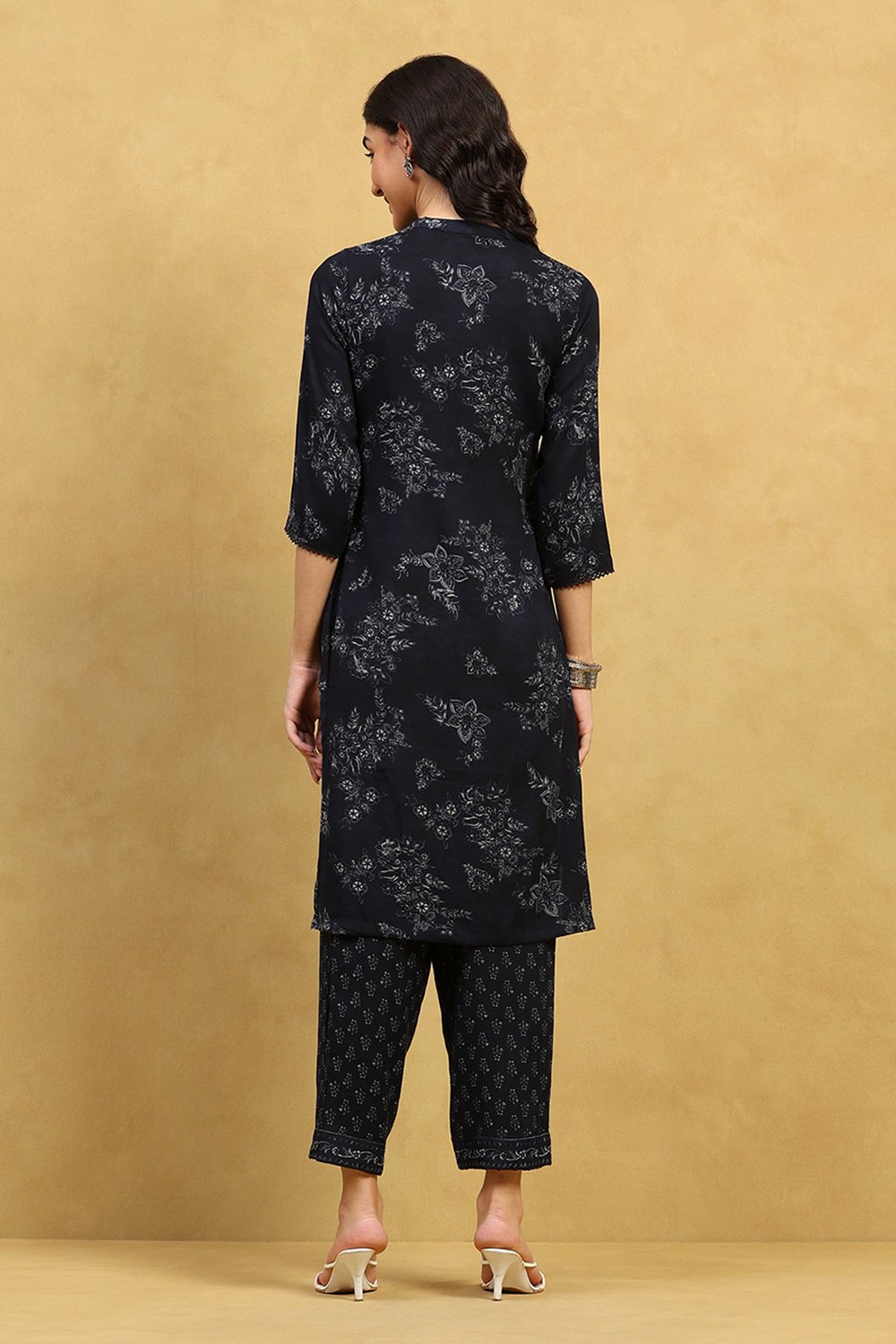 Green-Maroon Viscose Blend Printed Straight Kurta Pants Set image number 4