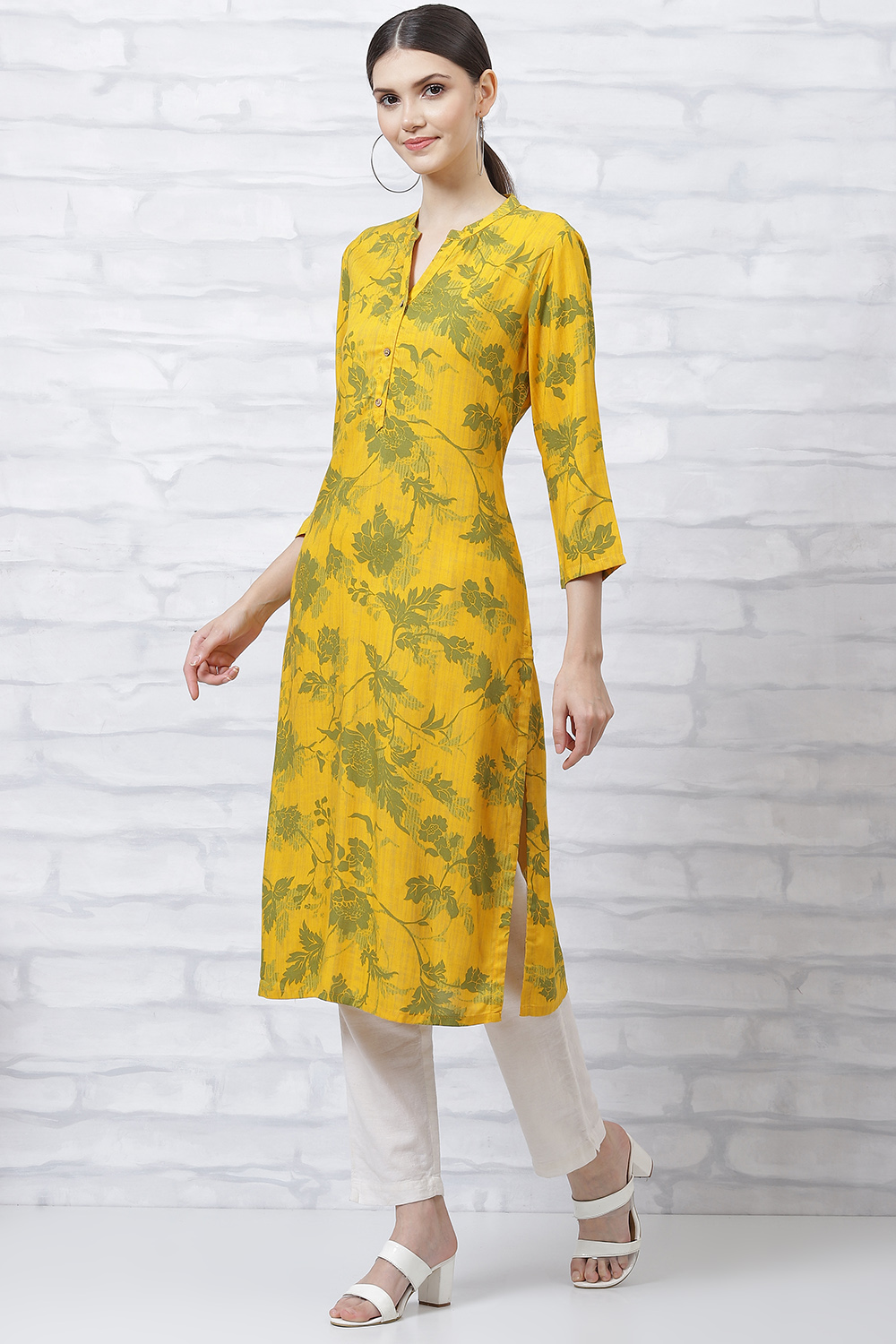 Yellow LIVA Straight Kurta image number 2