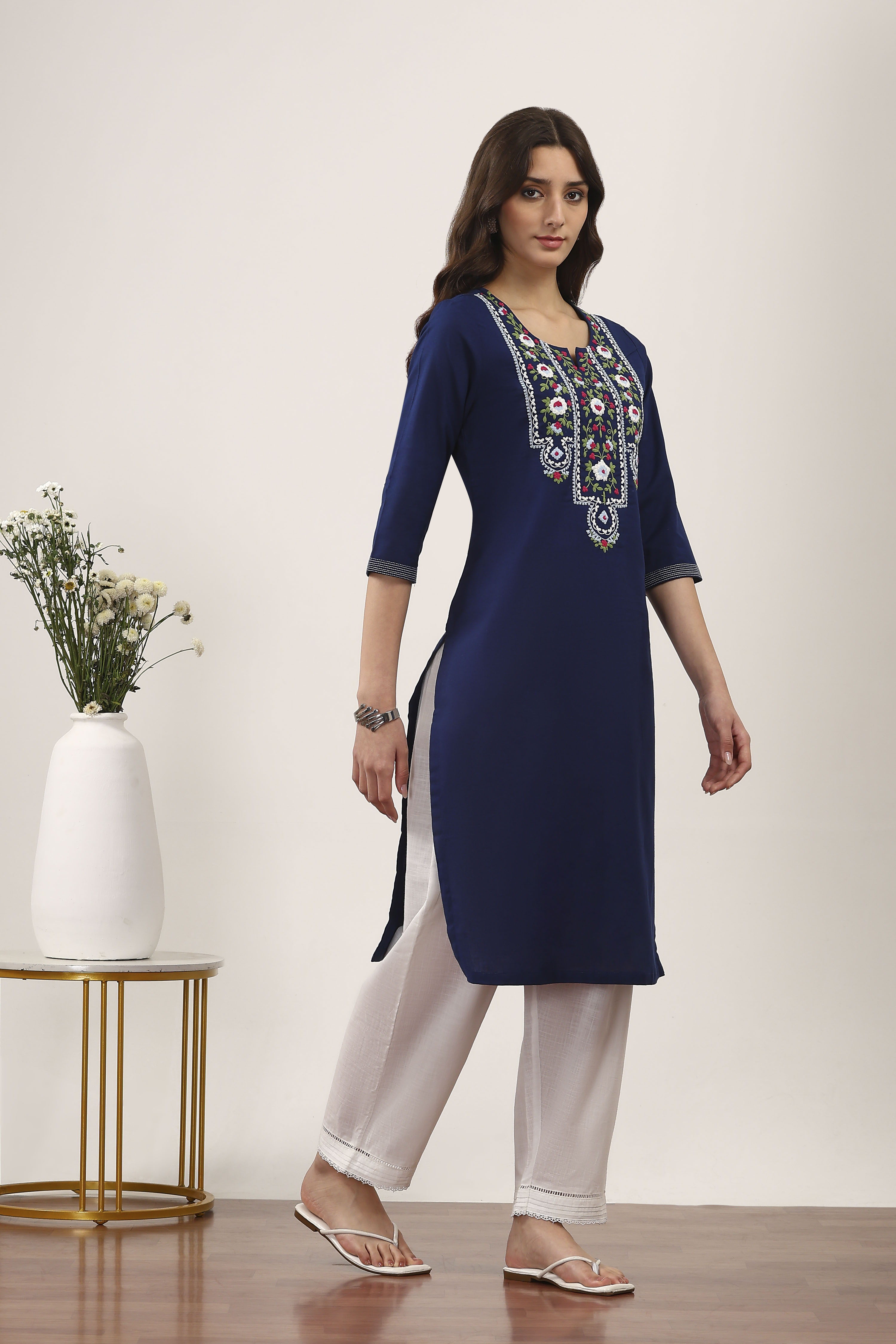 Navy Blue Cotton Blend Straight Kurtas image number 4