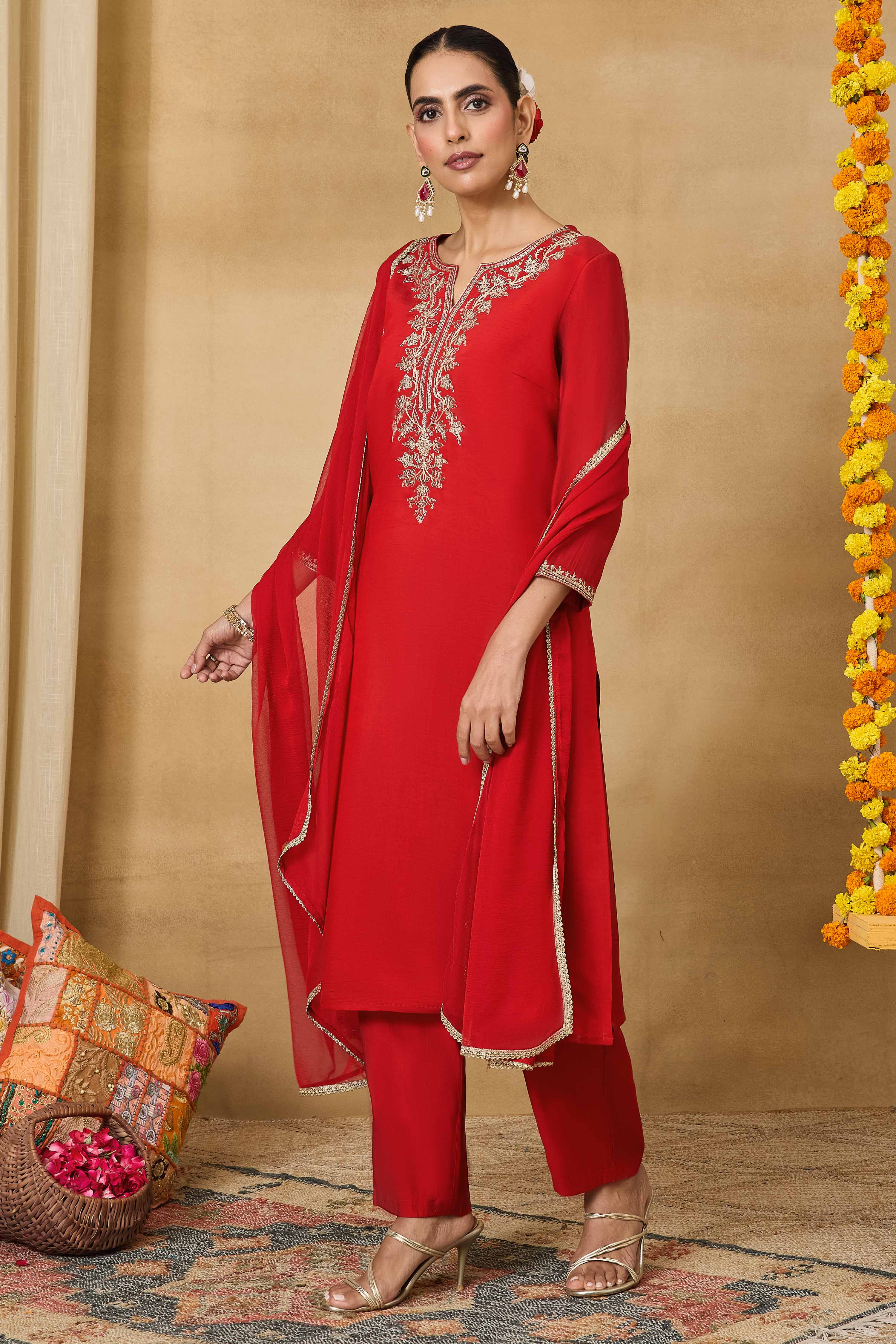Red Viscose Blend Straight Solid Suit Set image number 4