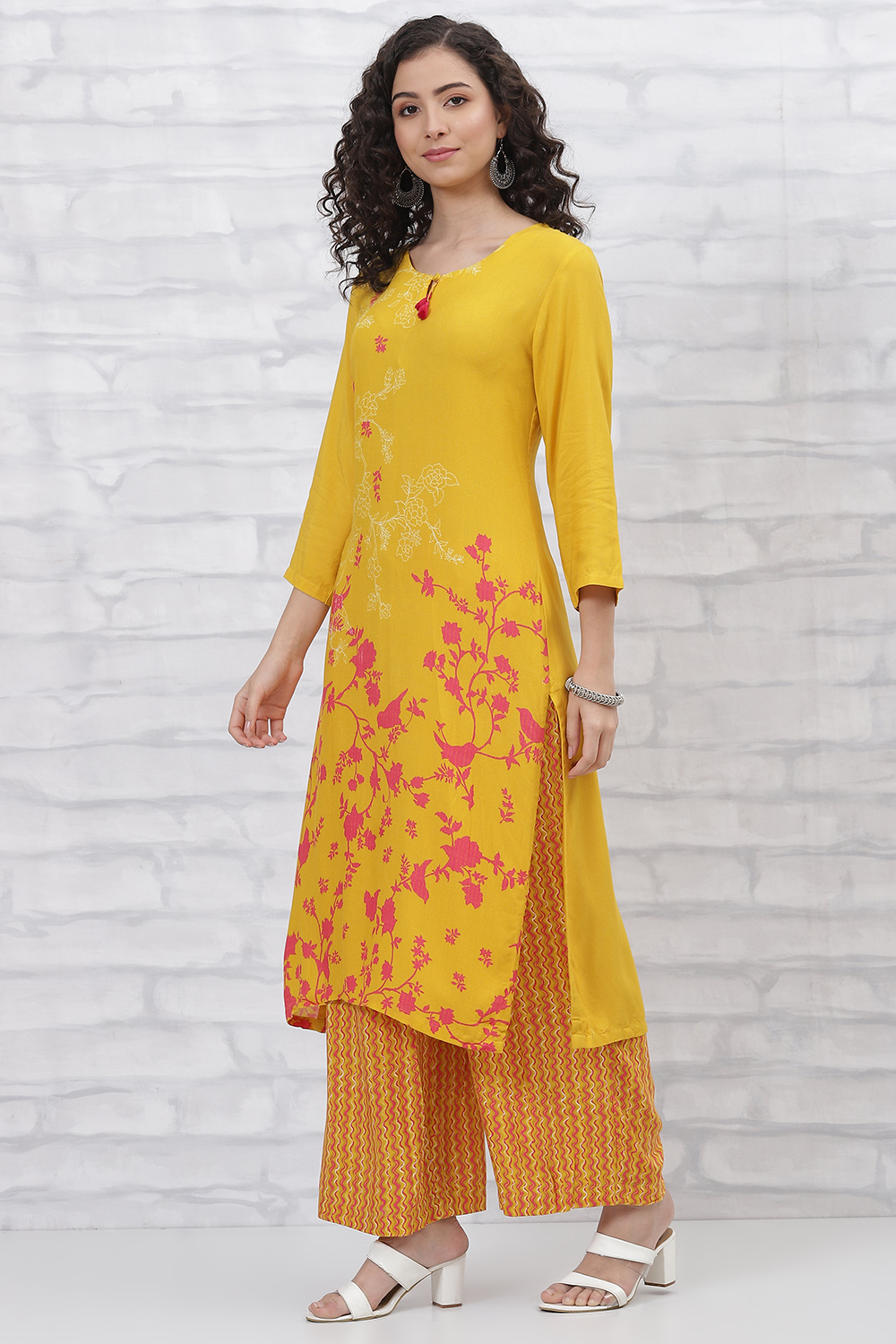 Yellow LIVA Straight  Kurta Pants Set image number 3
