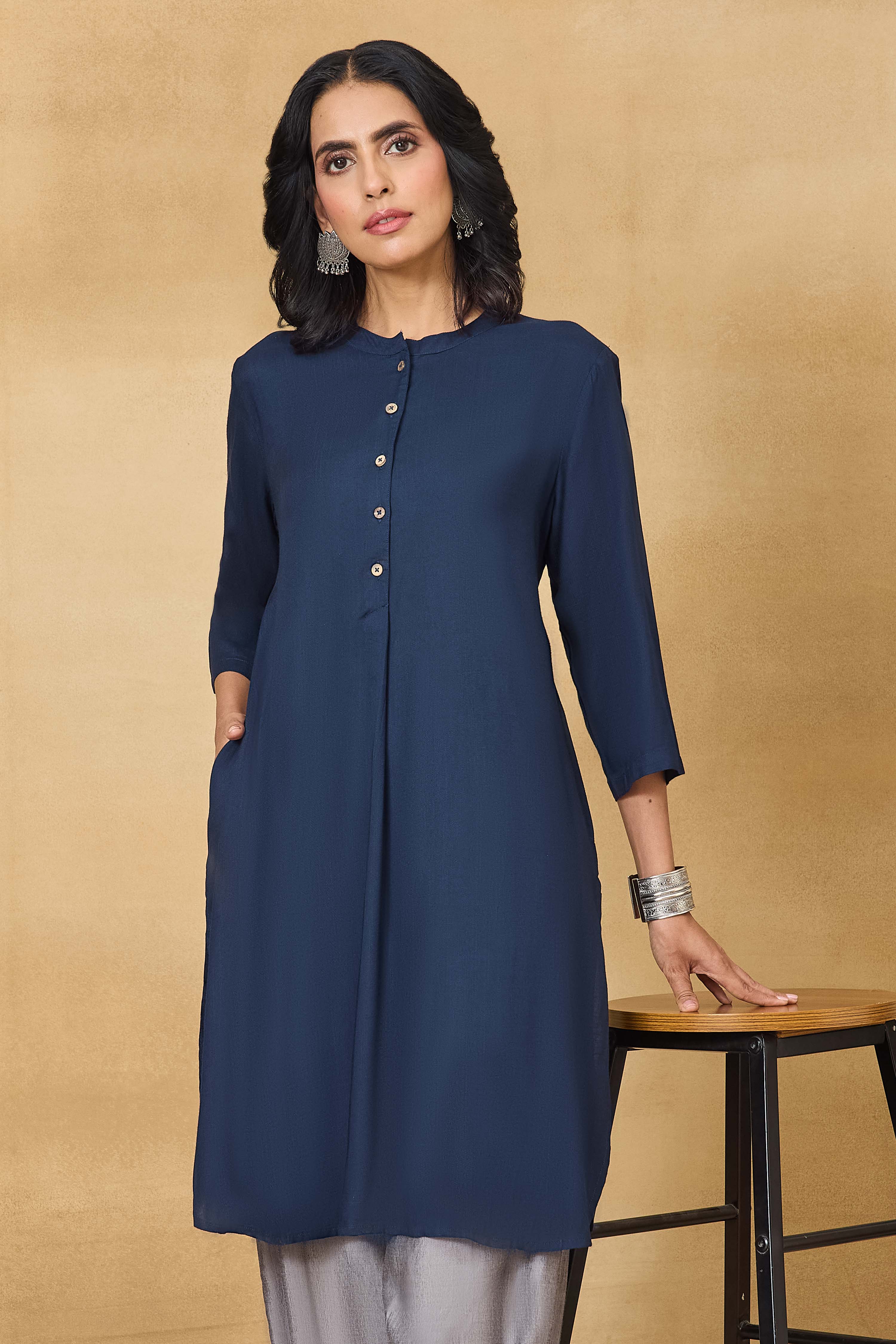 Maroon Solid Straight Viscose Blend Kurta image number 7