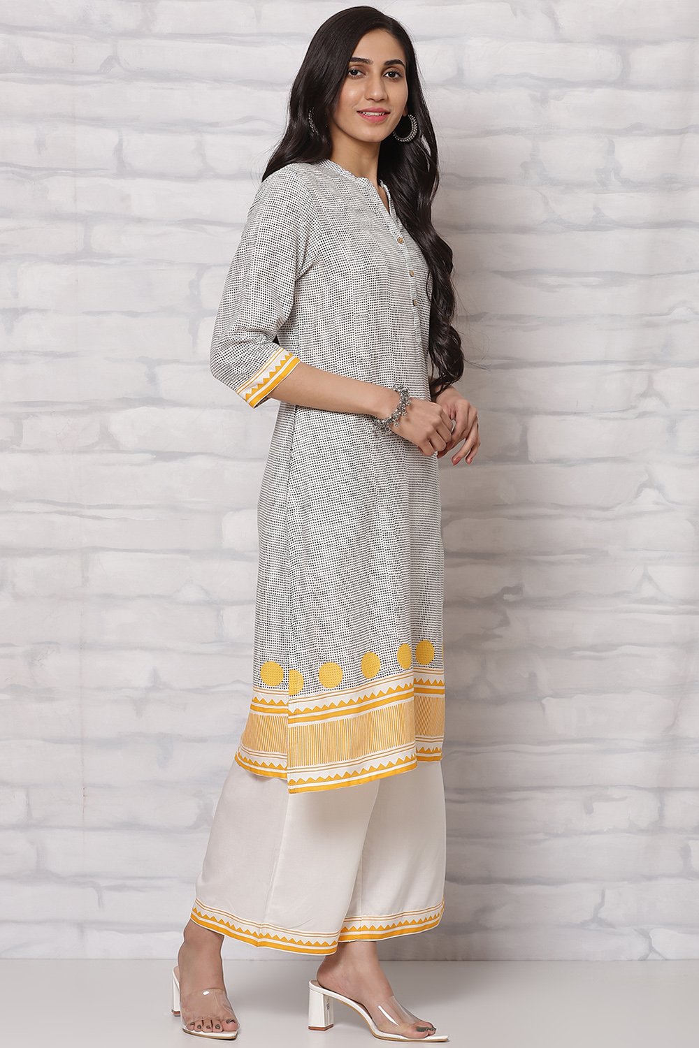 Off White LIVA Kurta Set image number 5