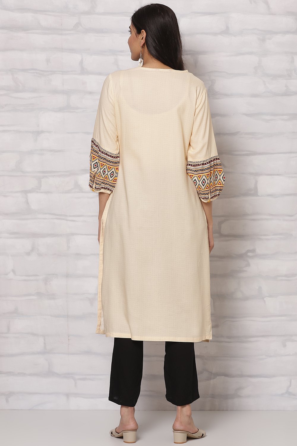 Cream LIVA Straight Kurta image number 4