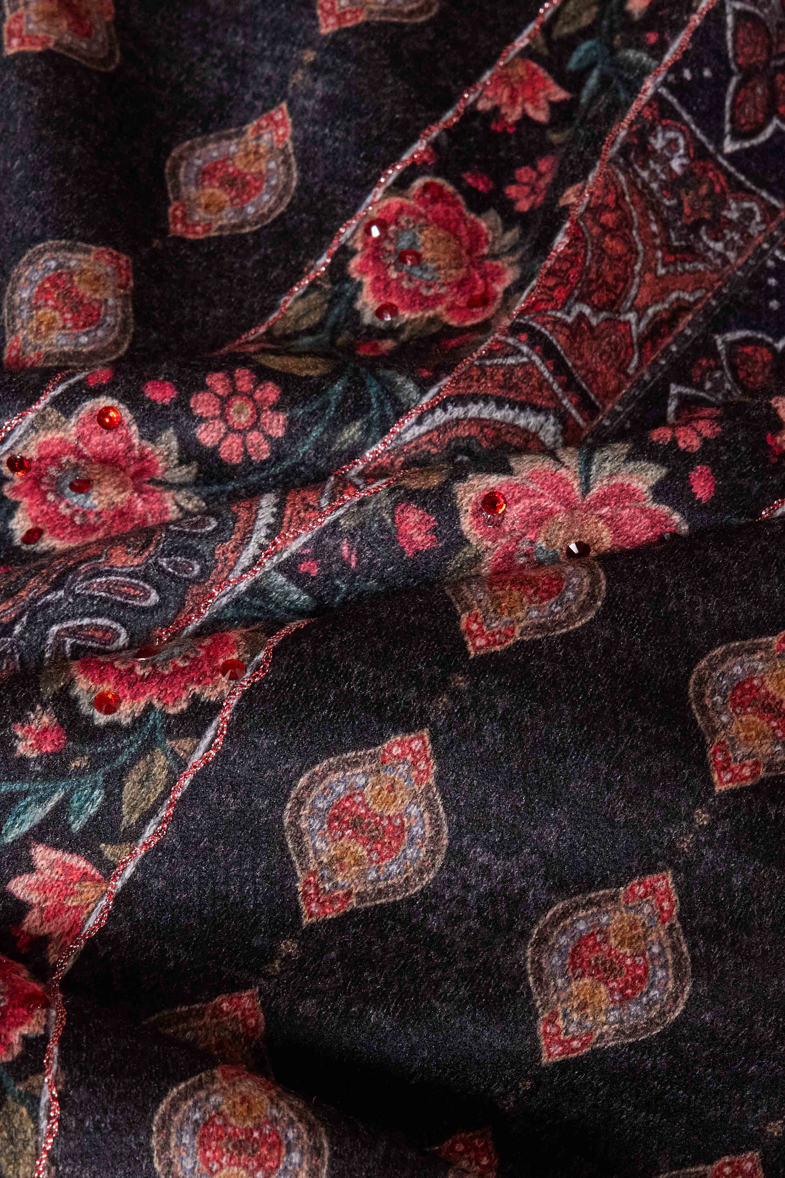 Black Polyester Regular Printed Cape image number 3