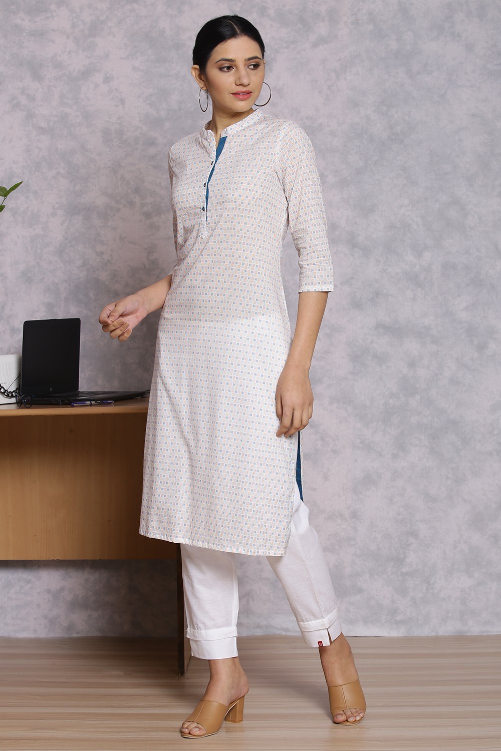 White Cotton And Cambric Straight Kurta image number 3
