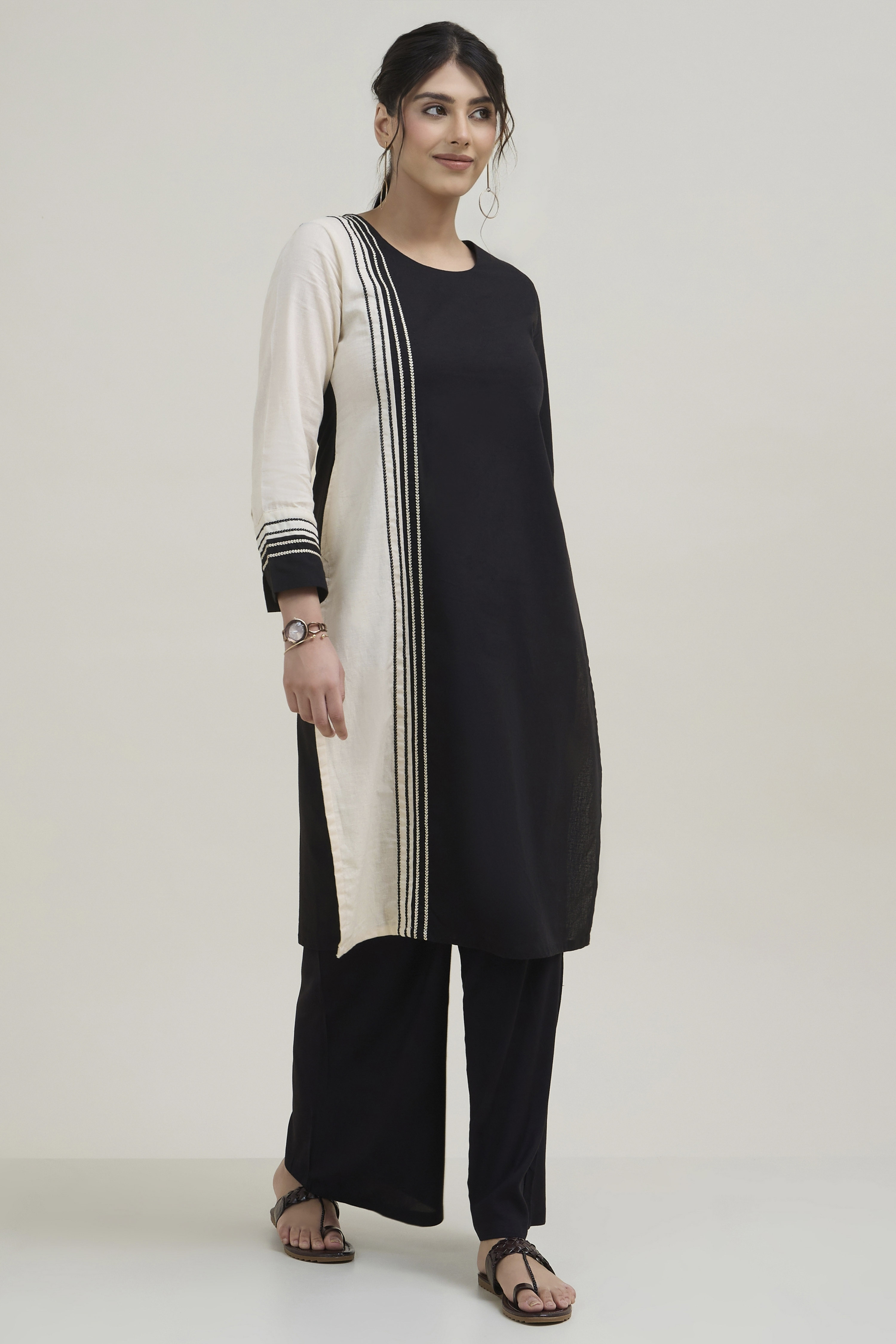 Black White Cotton Flex Straight Solid Kurta image number 4