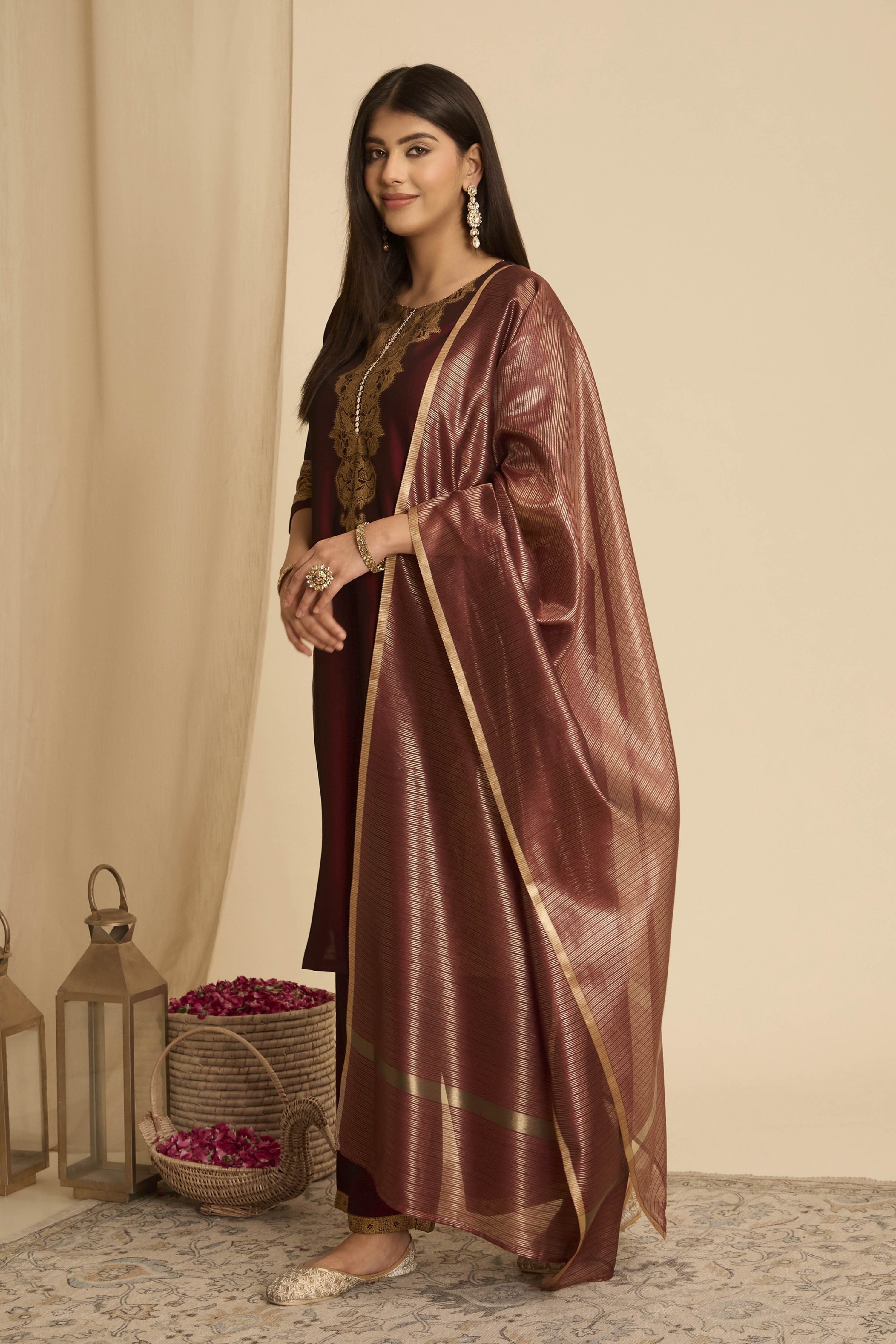 Maroon  Regular Solid Dupatta image number 2