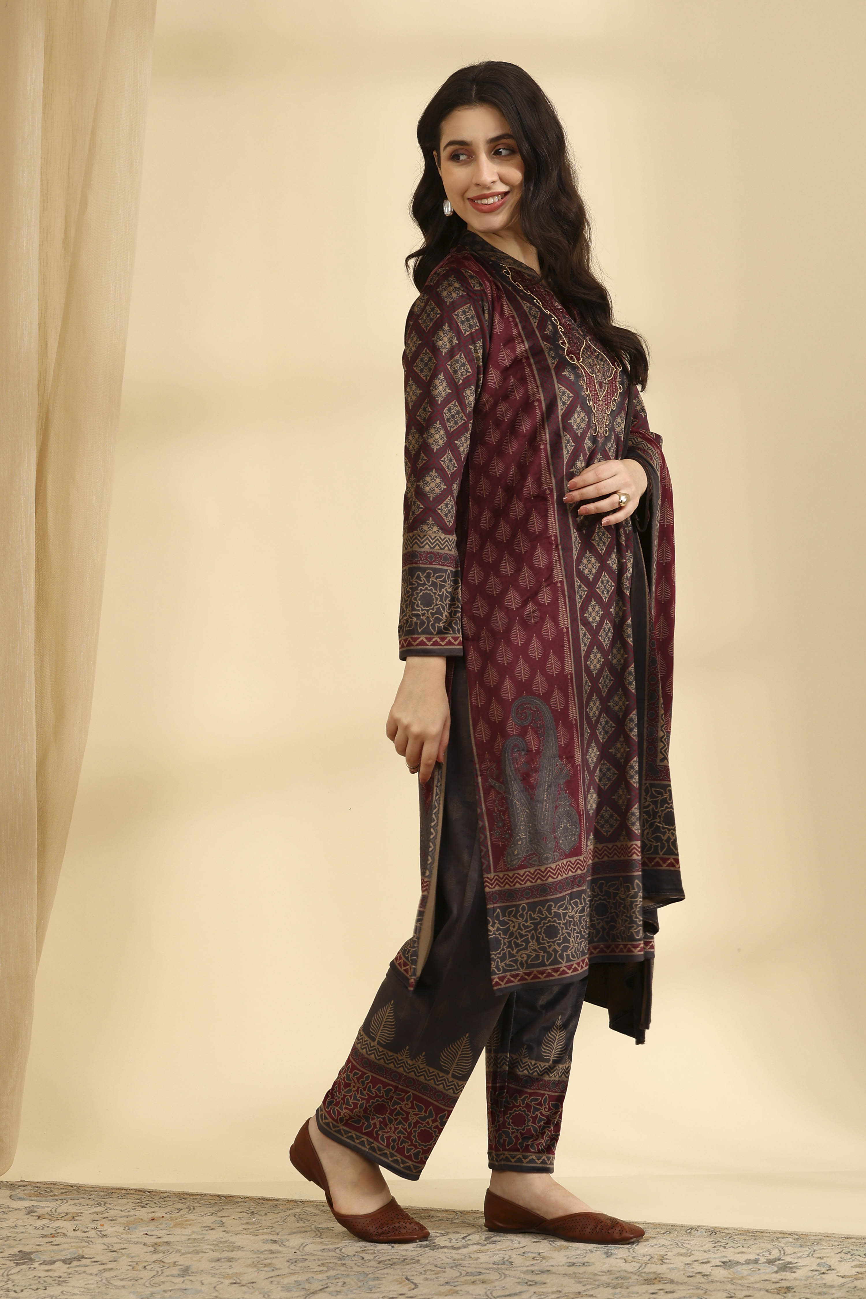 Maroon Polyester Printed Straight Suit Set image number 4