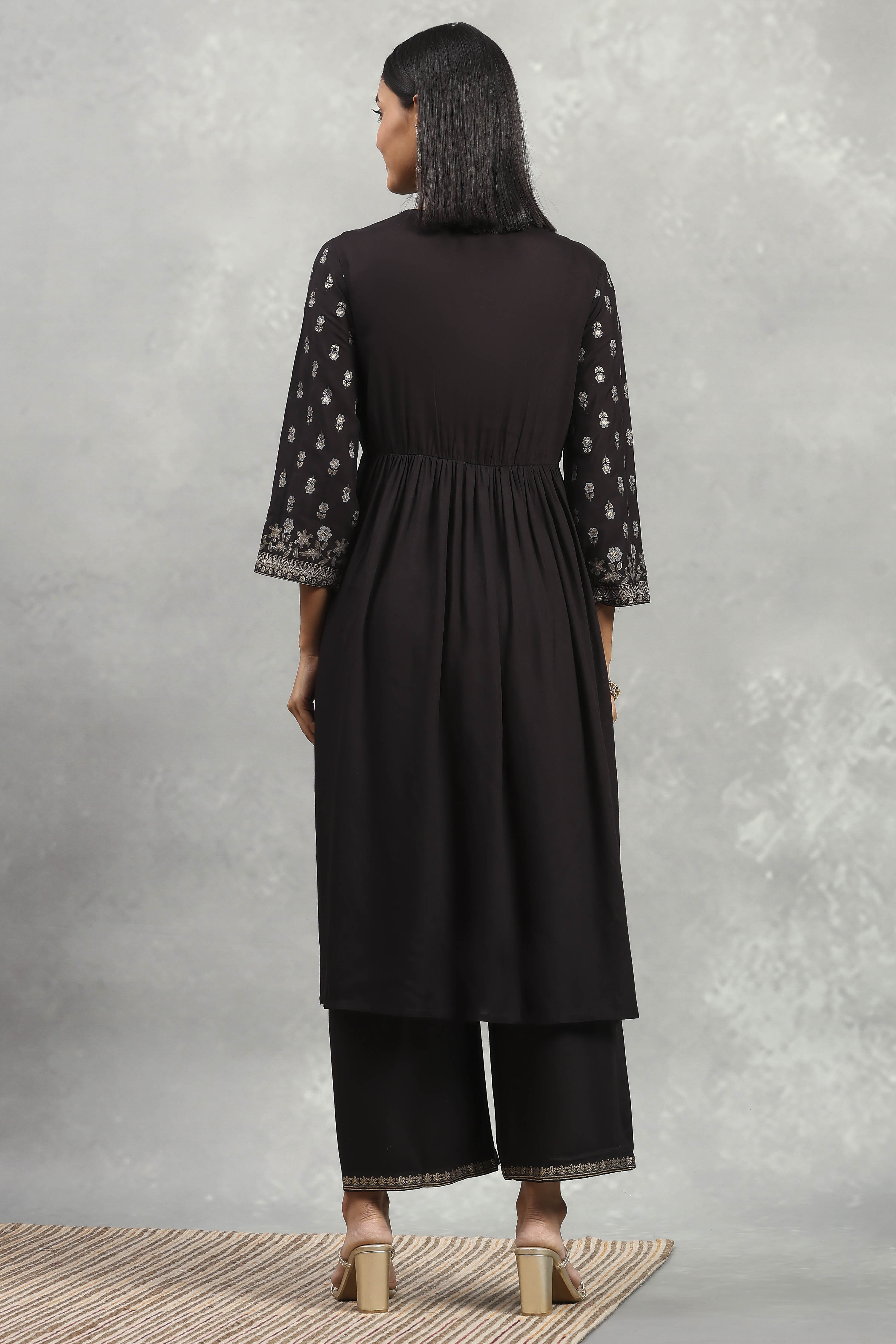 Black Viscose Blend Printed Gathered Suit Set image number 4