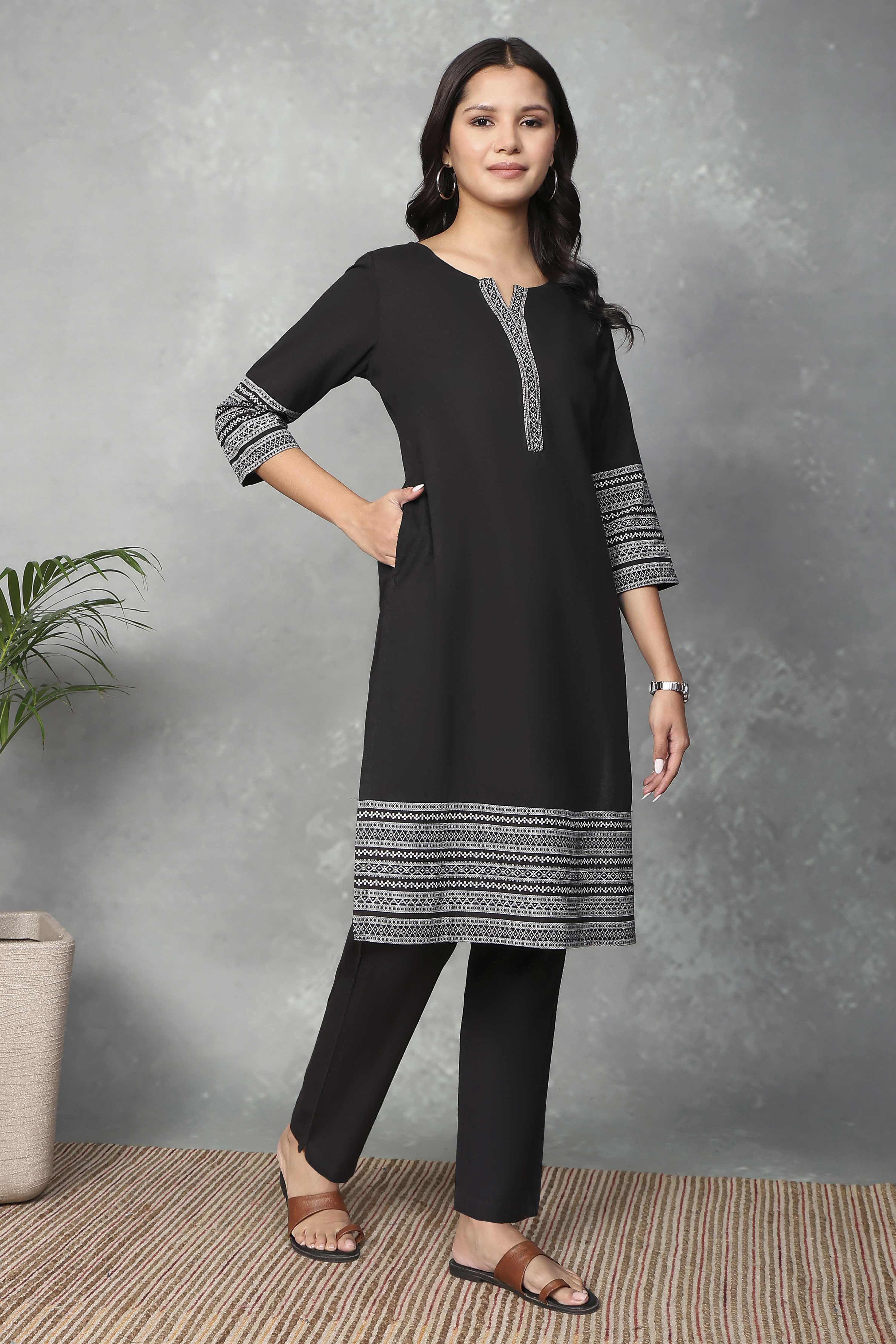 Black Cotton Blend Solid Straight Kurta image number 4