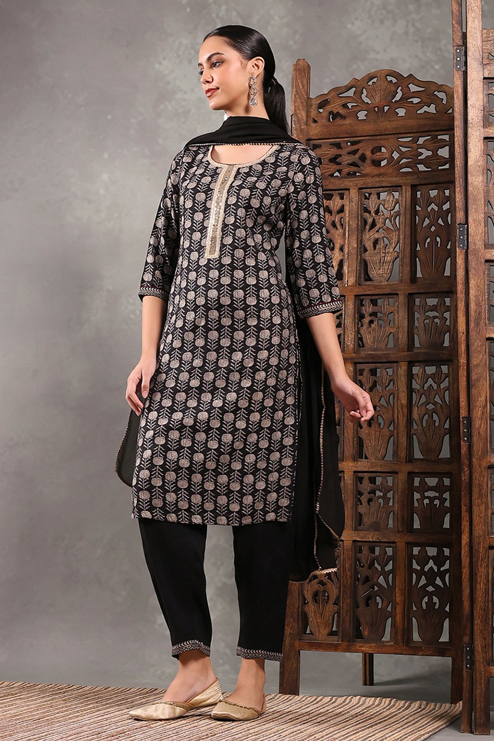 Black Viscose Blend Printed Straight Suit Set image number 3