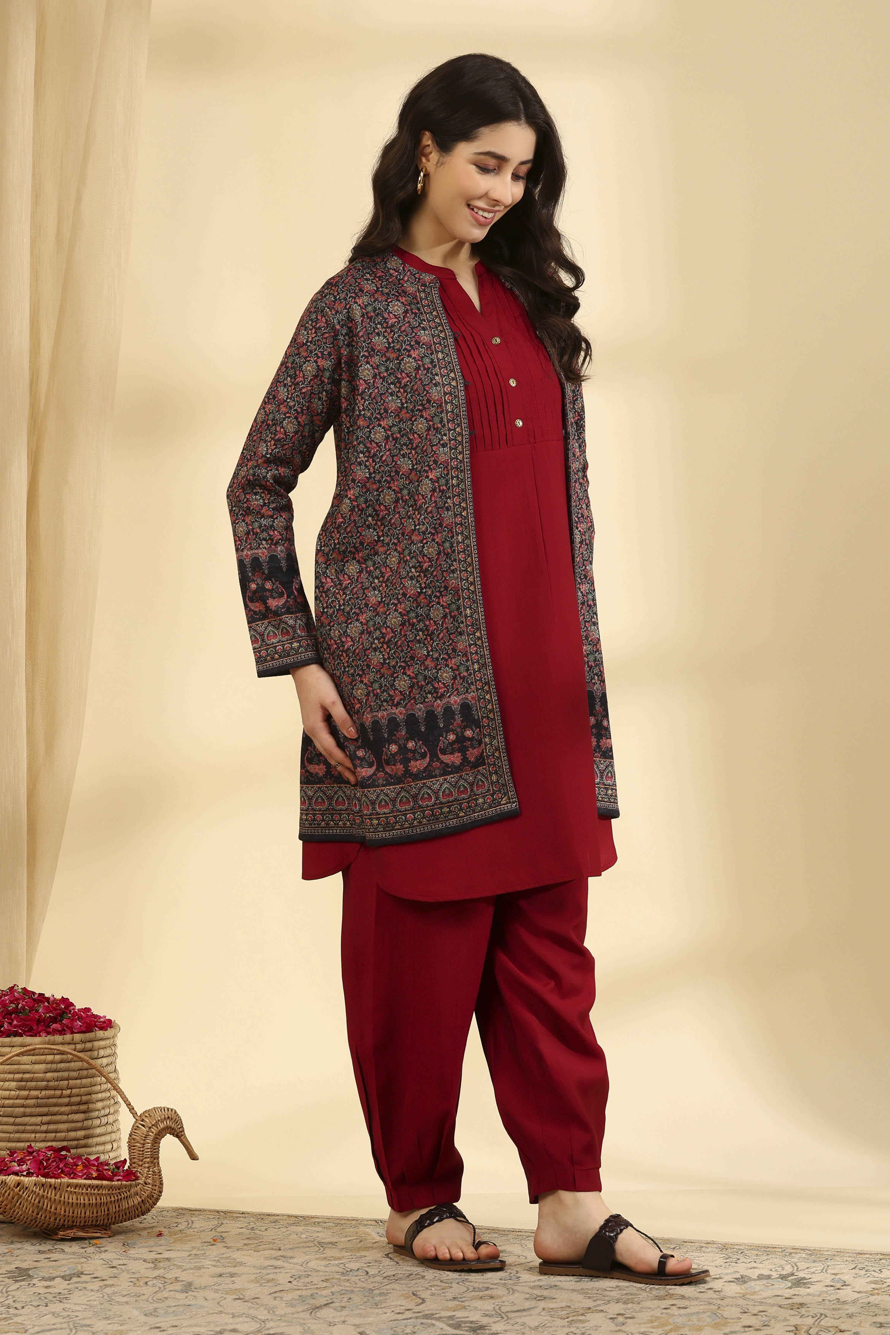 Black Polyester Regular Printed Cape image number 4