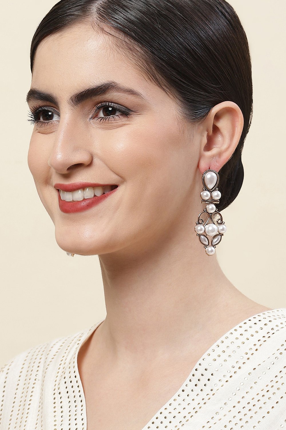 Pearl Alloy Earrings image number 3