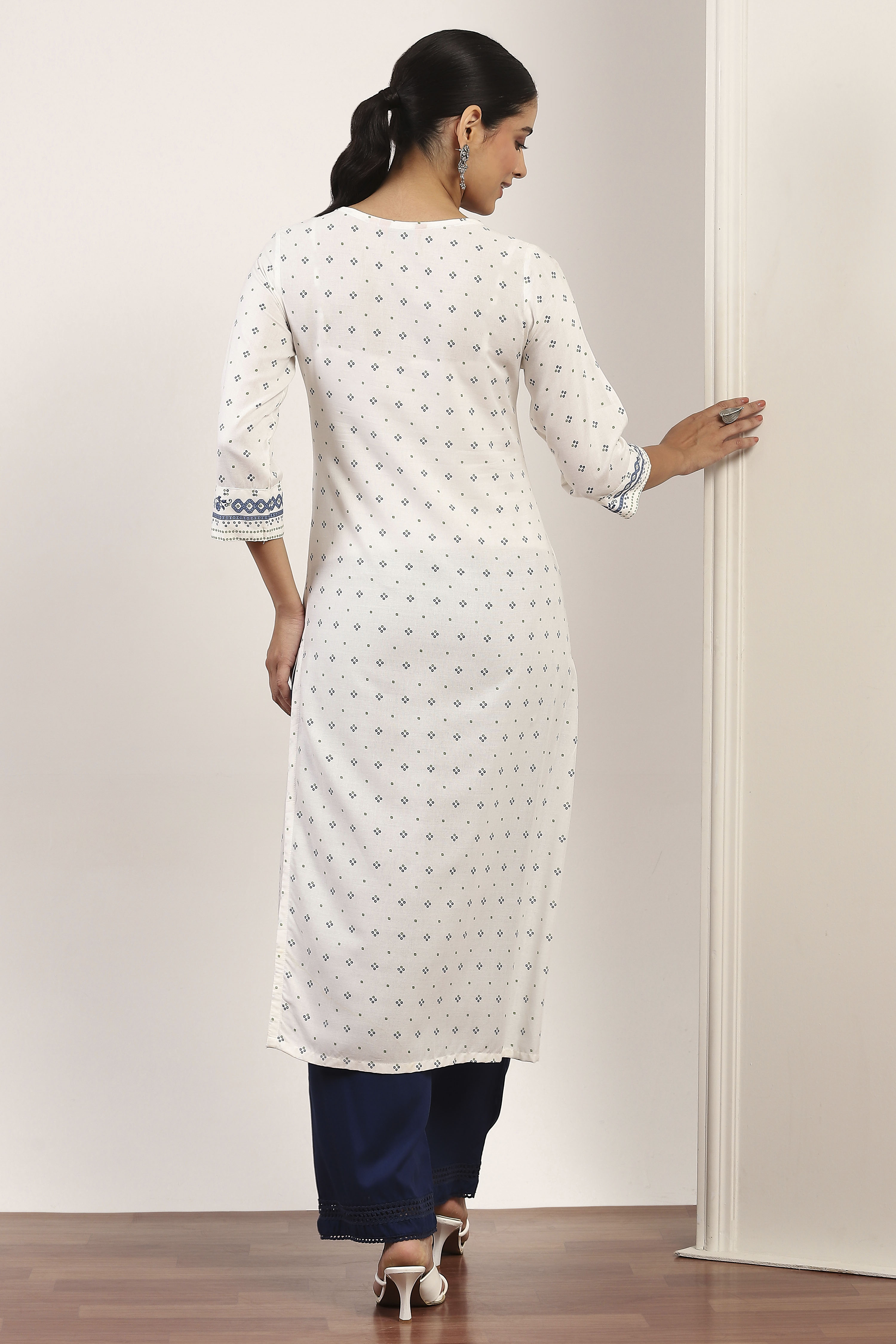 White Viscose Rayon Straight Kurta Pants Set image number 5