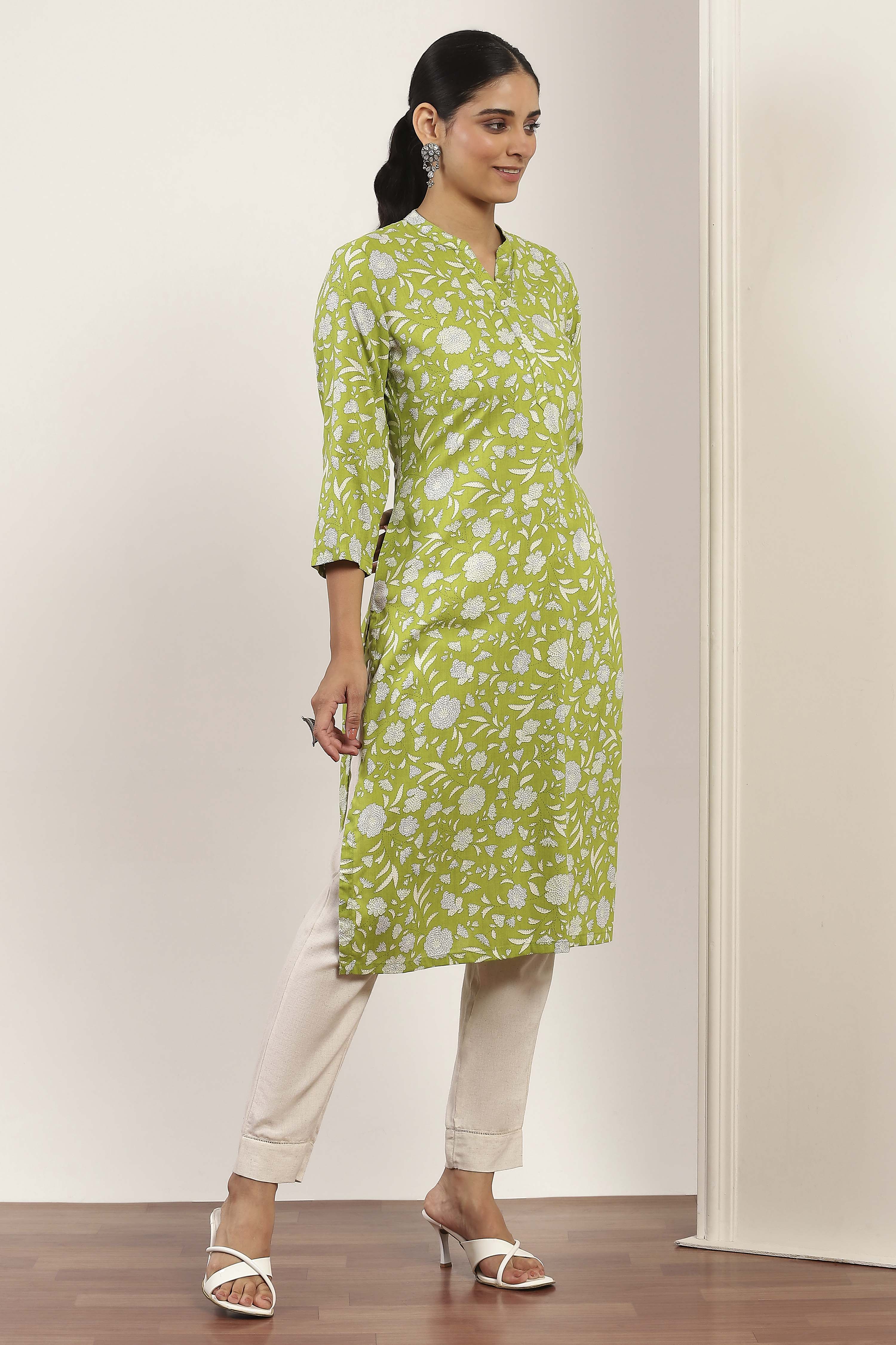 Green Viscose Rayon Straight Kurta Pants Set image number 5