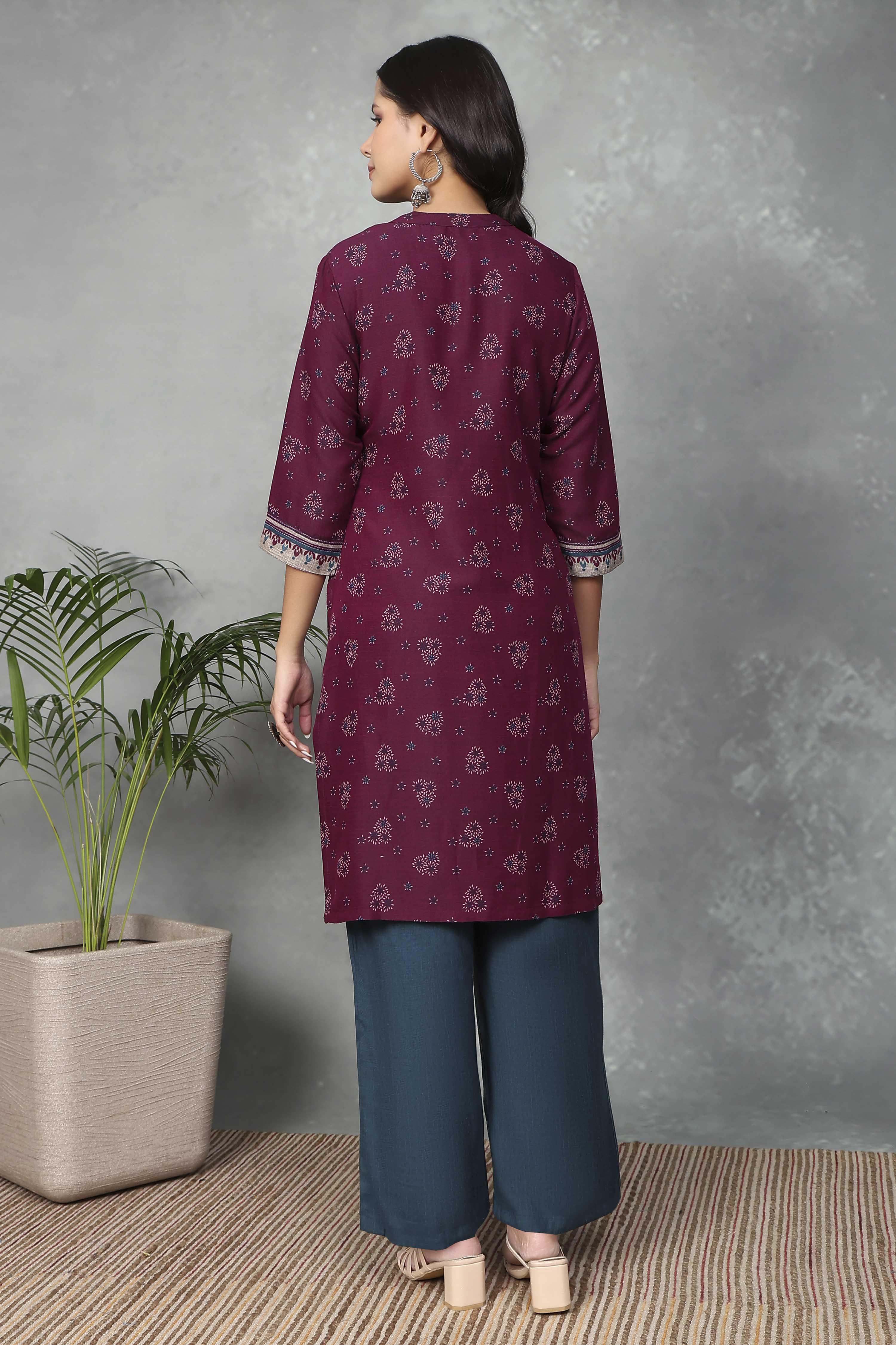 Green Viscose Polyester Viscose Rayon Kurta Pants Set image number 4