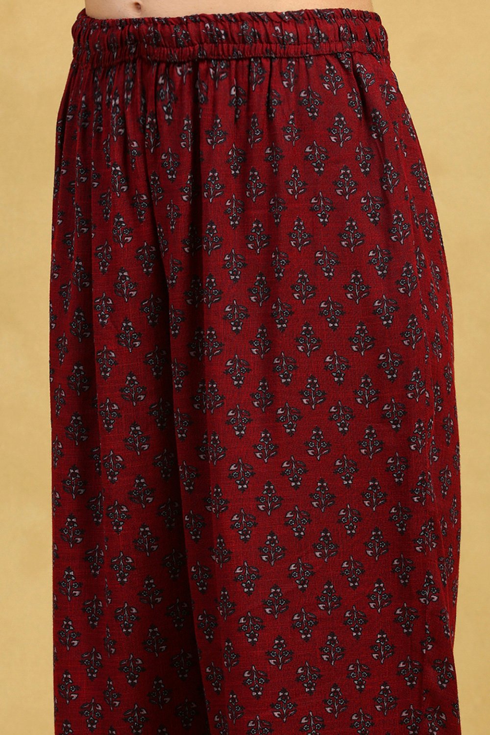 Green-Maroon Viscose Blend Printed Straight Kurta Pants Set image number 2