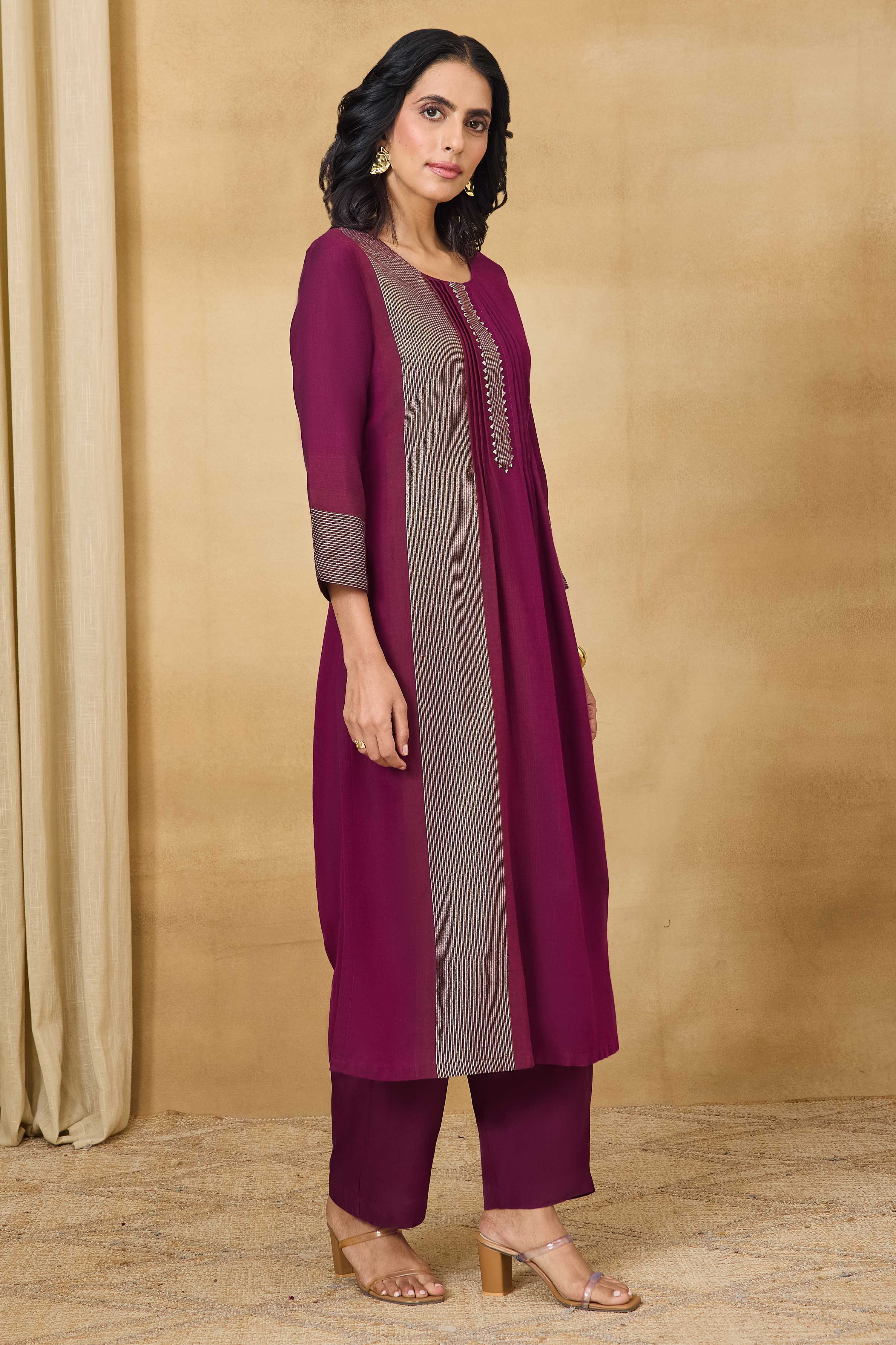 Purple Cotton Straight Yarndyed Kurta Pants Set image number 6