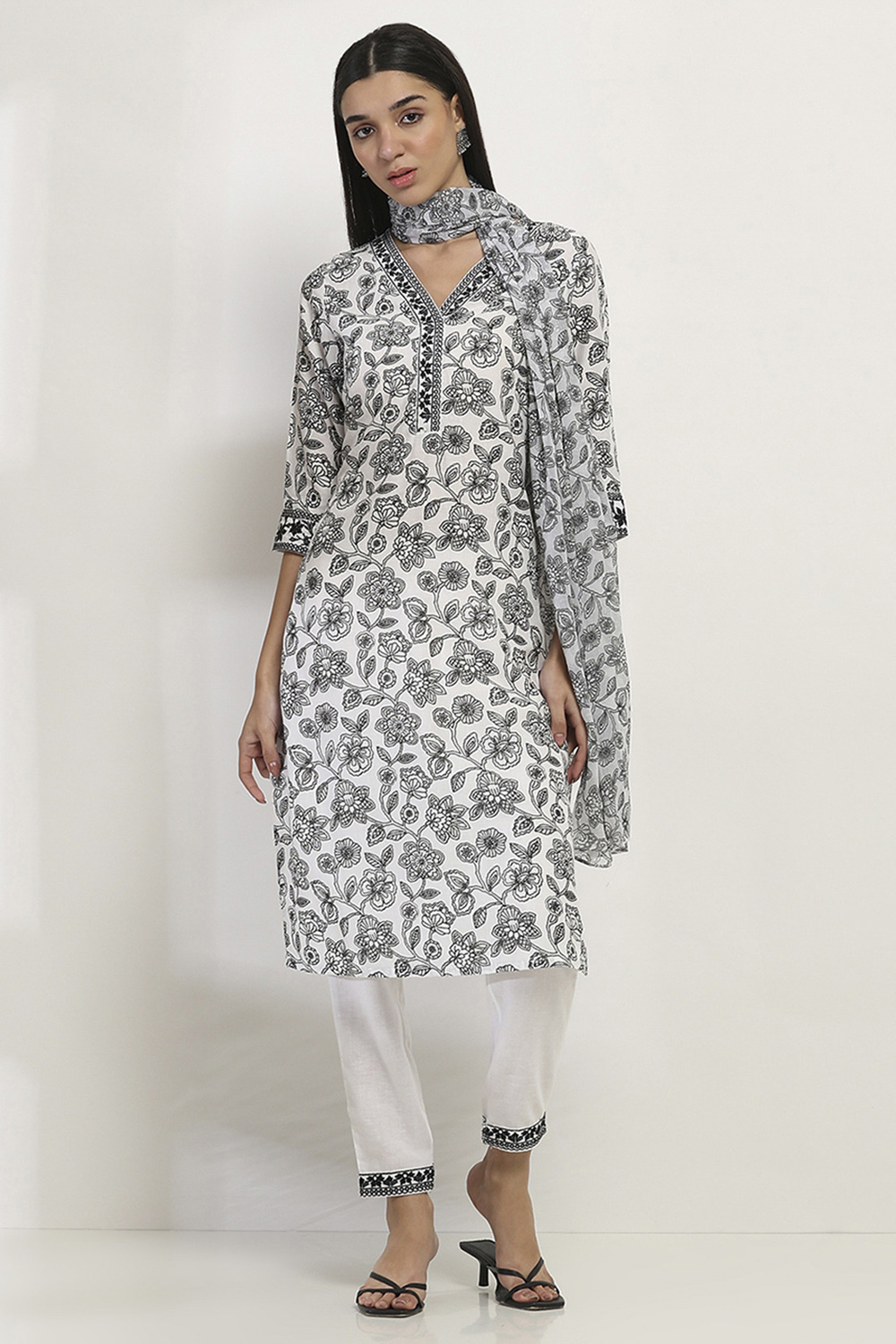White Viscose Blend Straight Set image number 0