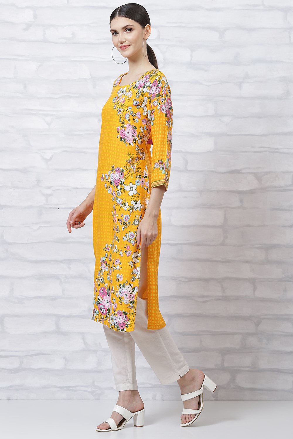 Yellow LIVA Straight Kurta image number 2