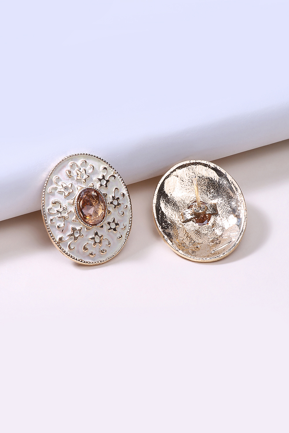 White And Gold Metal Brass Earring image number 2