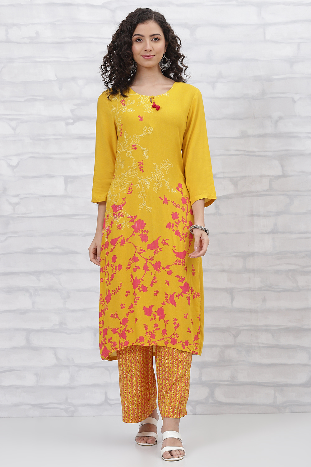 Yellow LIVA Straight  Kurta Pants Set image number 0