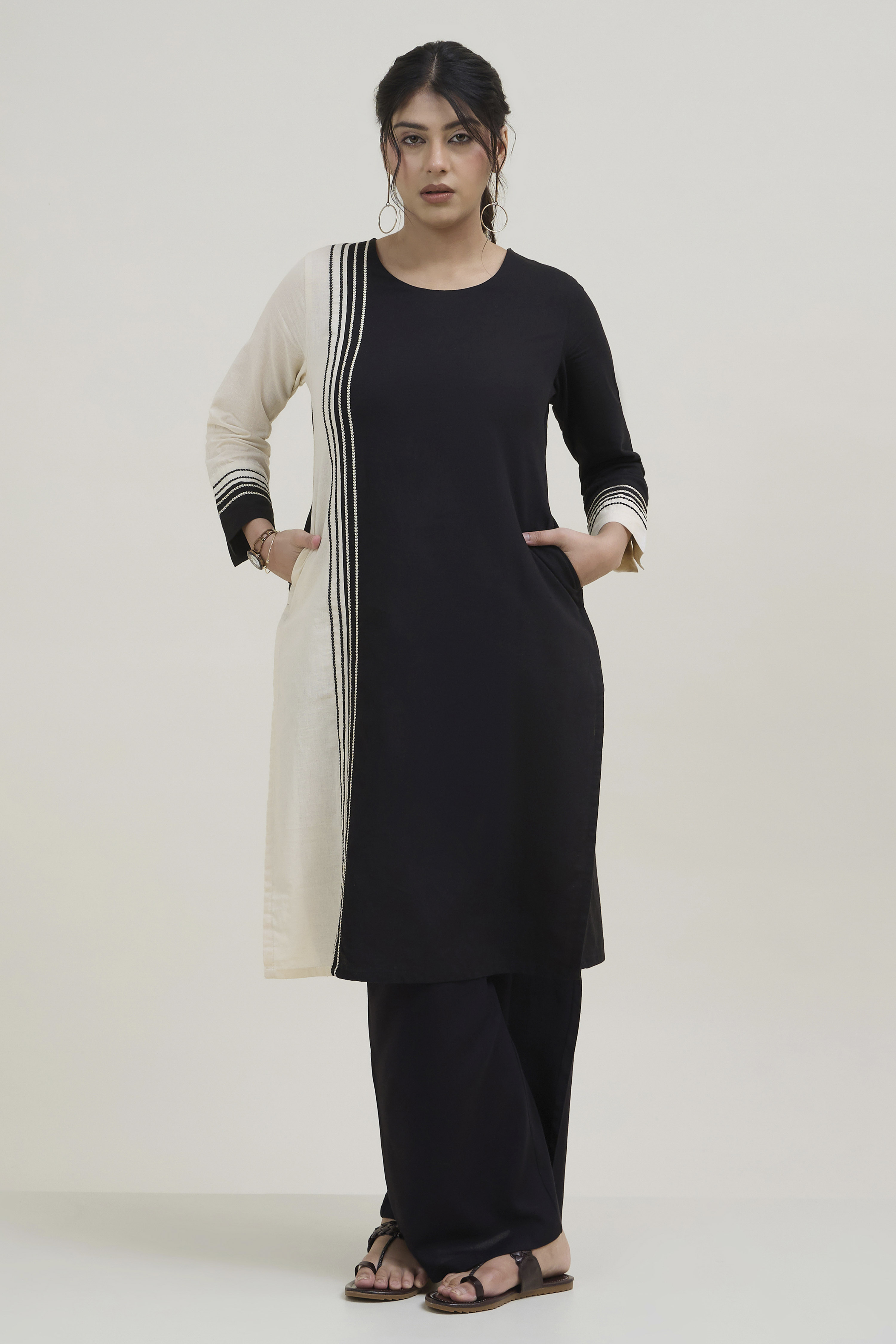 Black White Cotton Flex Straight Solid Kurta image number 6