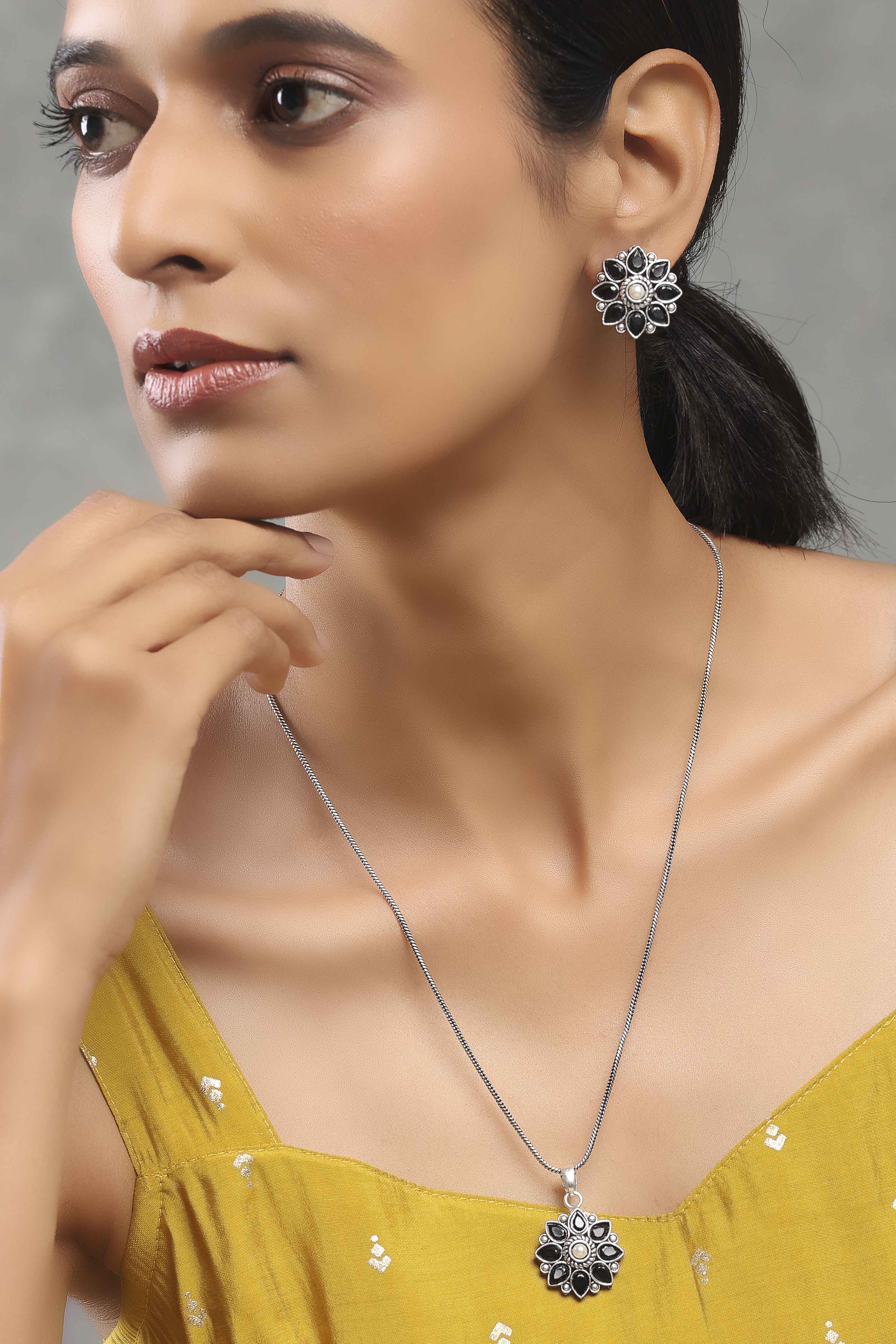 Black Brass Necklace Set image number 1