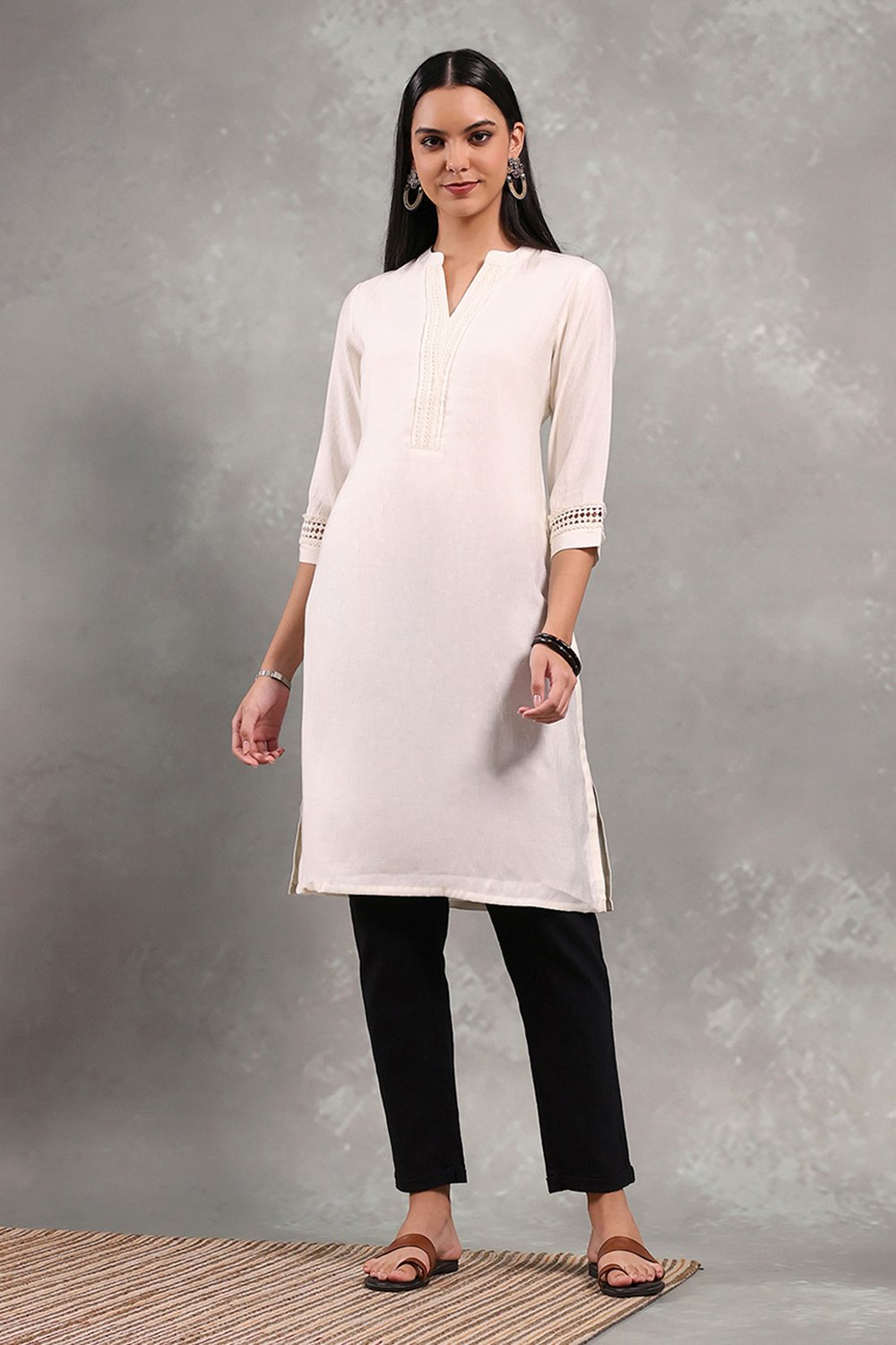 Off White Viscose Blend Solid Straight Kurta image number 5