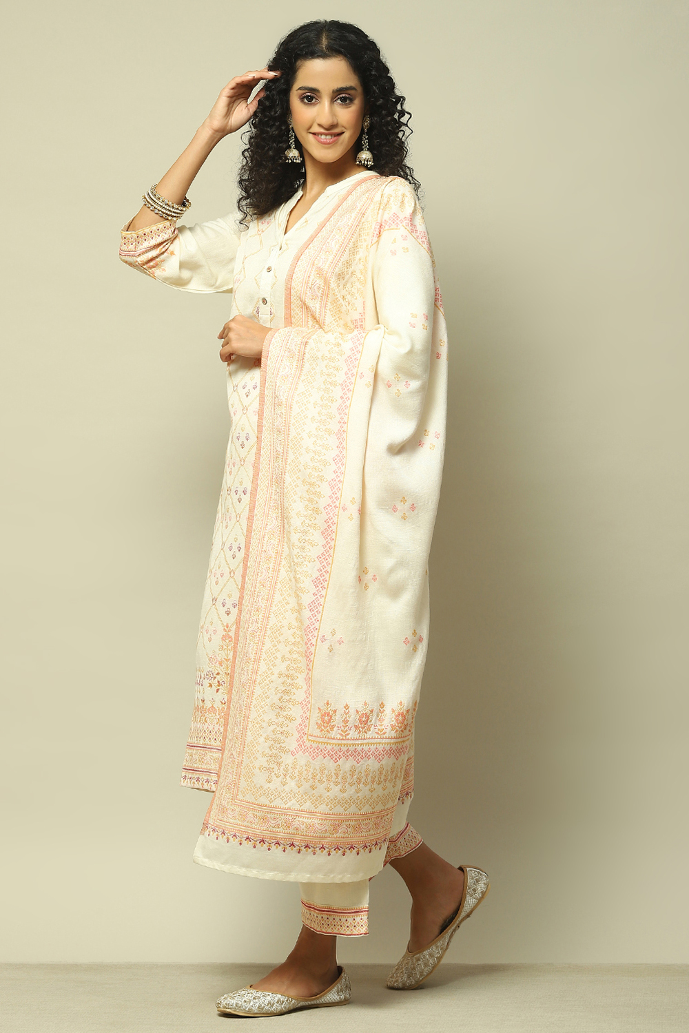 Off White Cotton Blend Straight Yarndyed Kurta Palazzo Suit Set image number 4