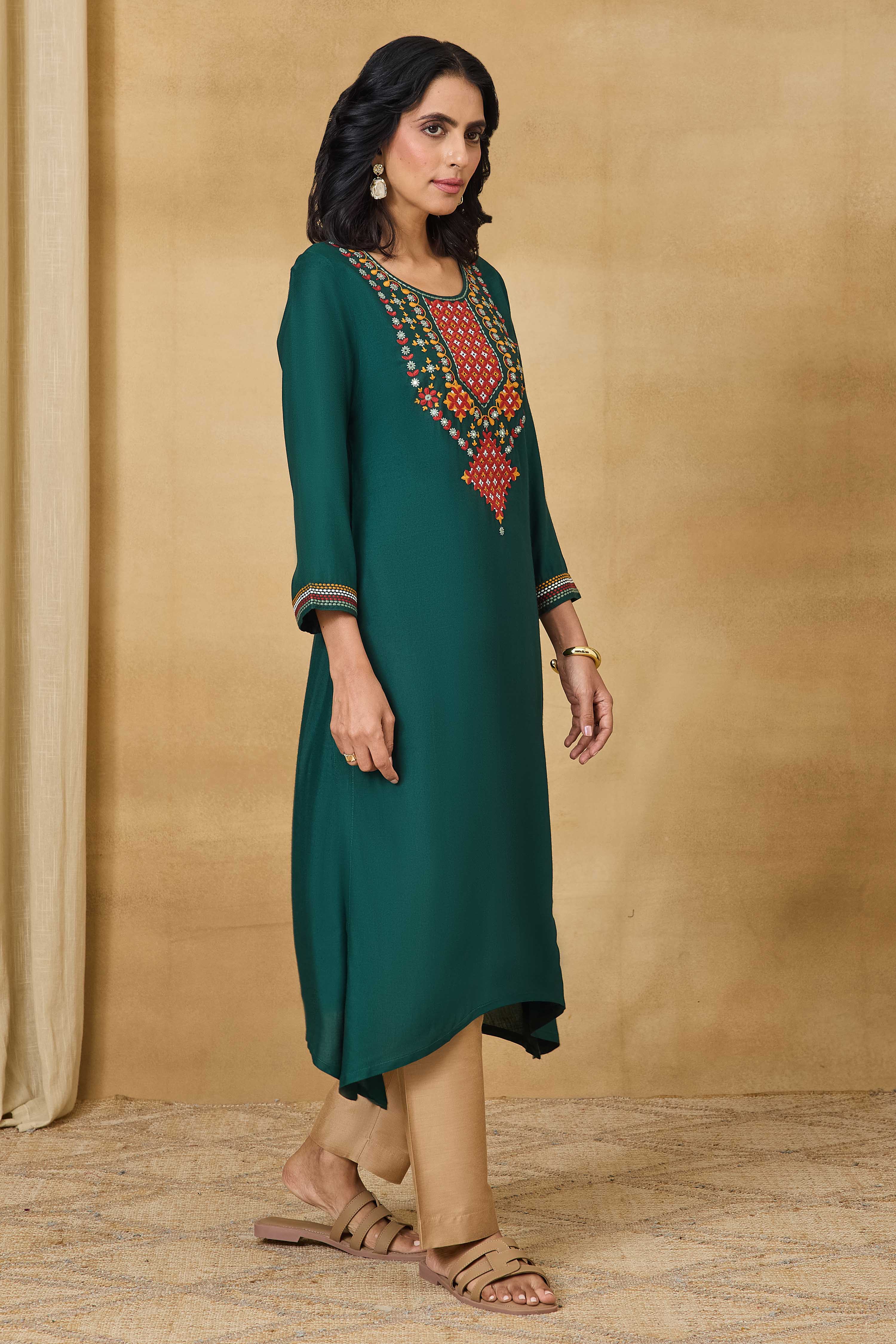 Yellow Viscose Rayon Straight Solid Kurta image number 5