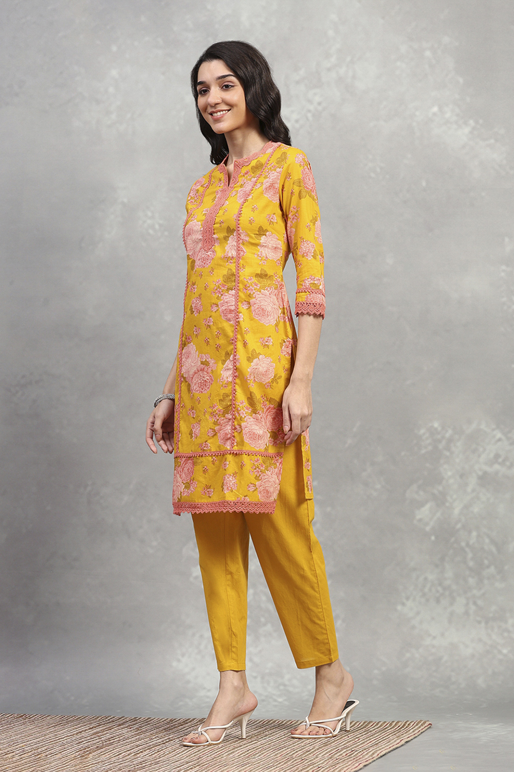 Green Cotton Printed Straight Kurta Pants Set image number 3