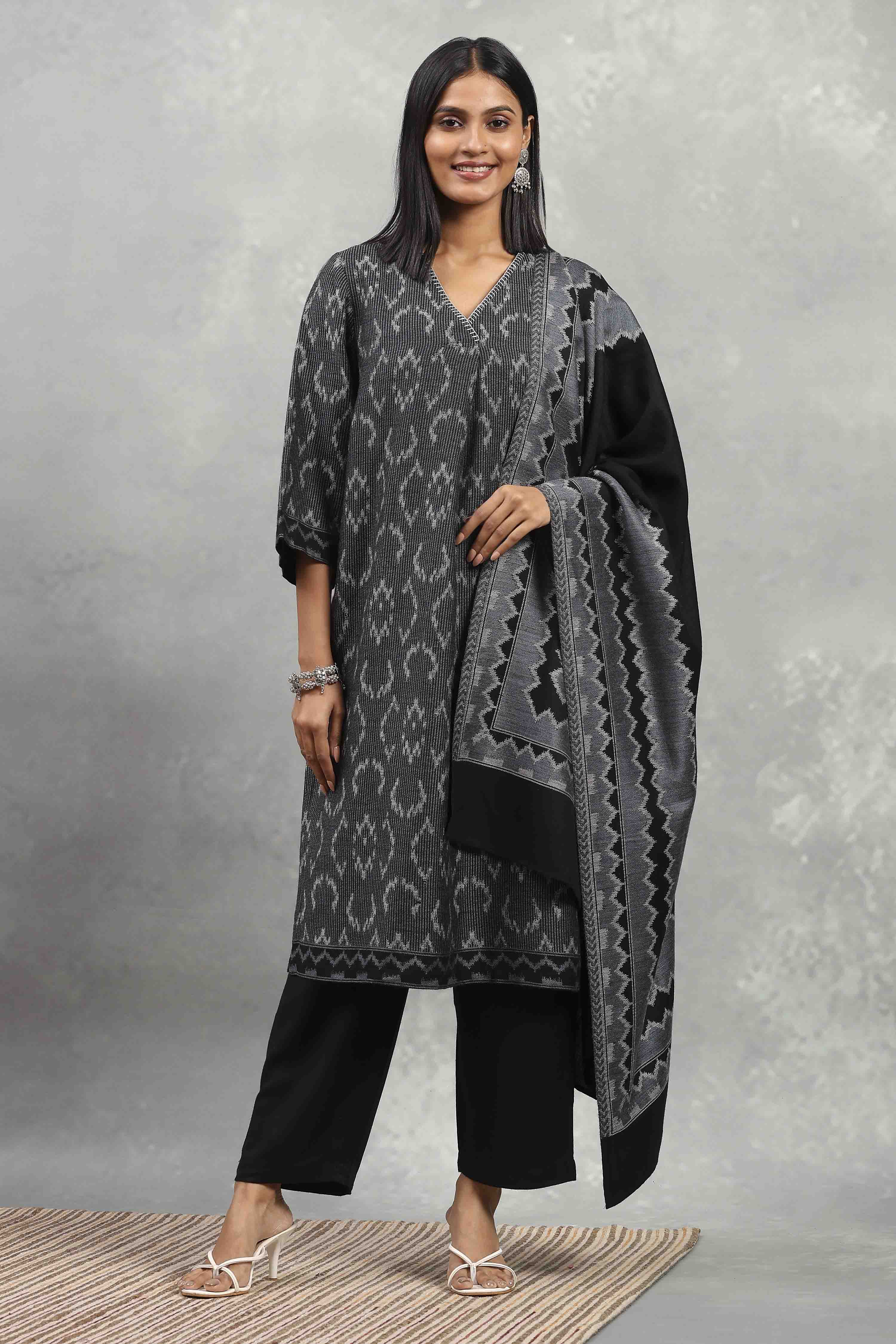 Black Polyester Yarndyed Straight Suit Set image number 6