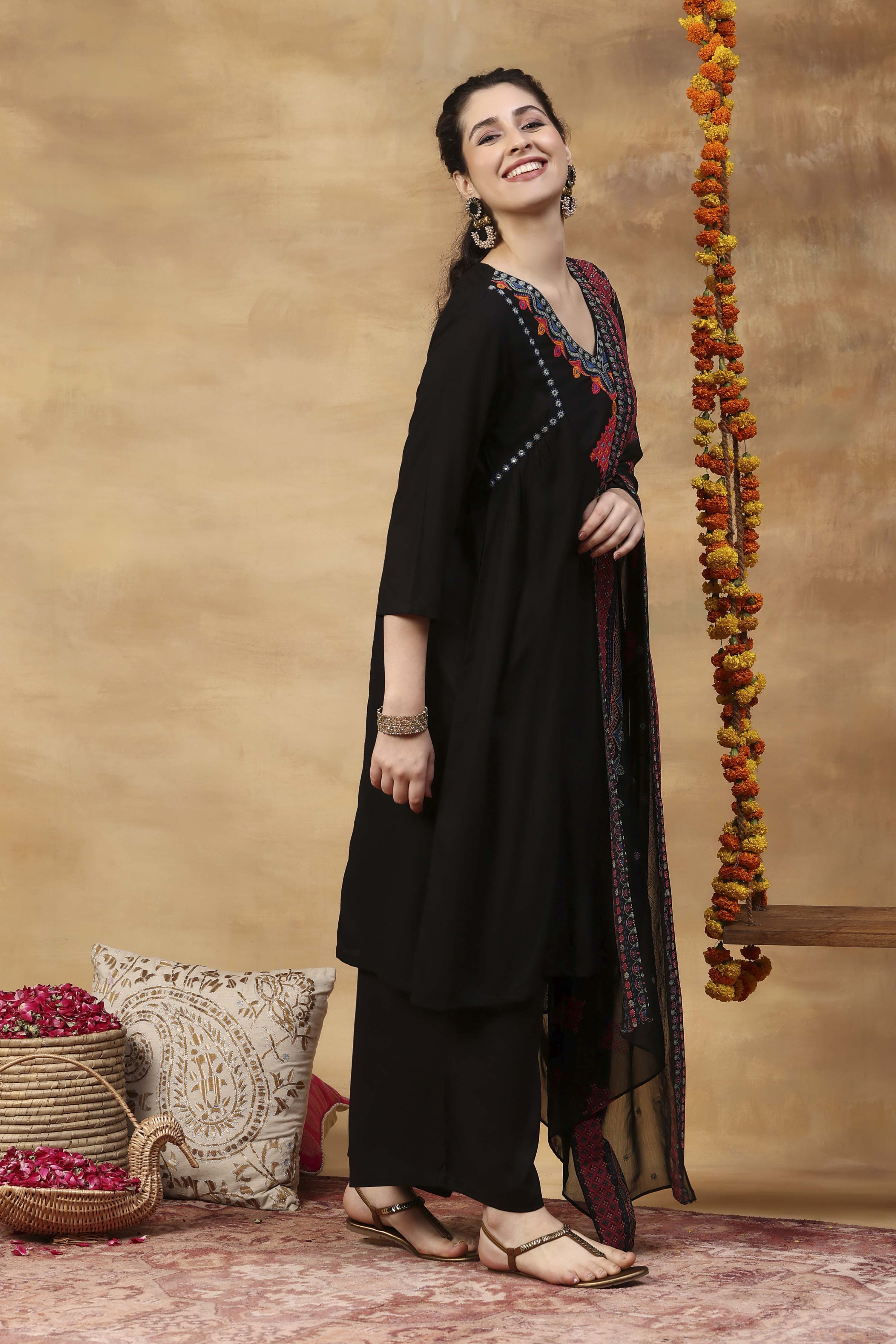 Black Viscose Rayon A-Line Solid Kurta Set image number 3