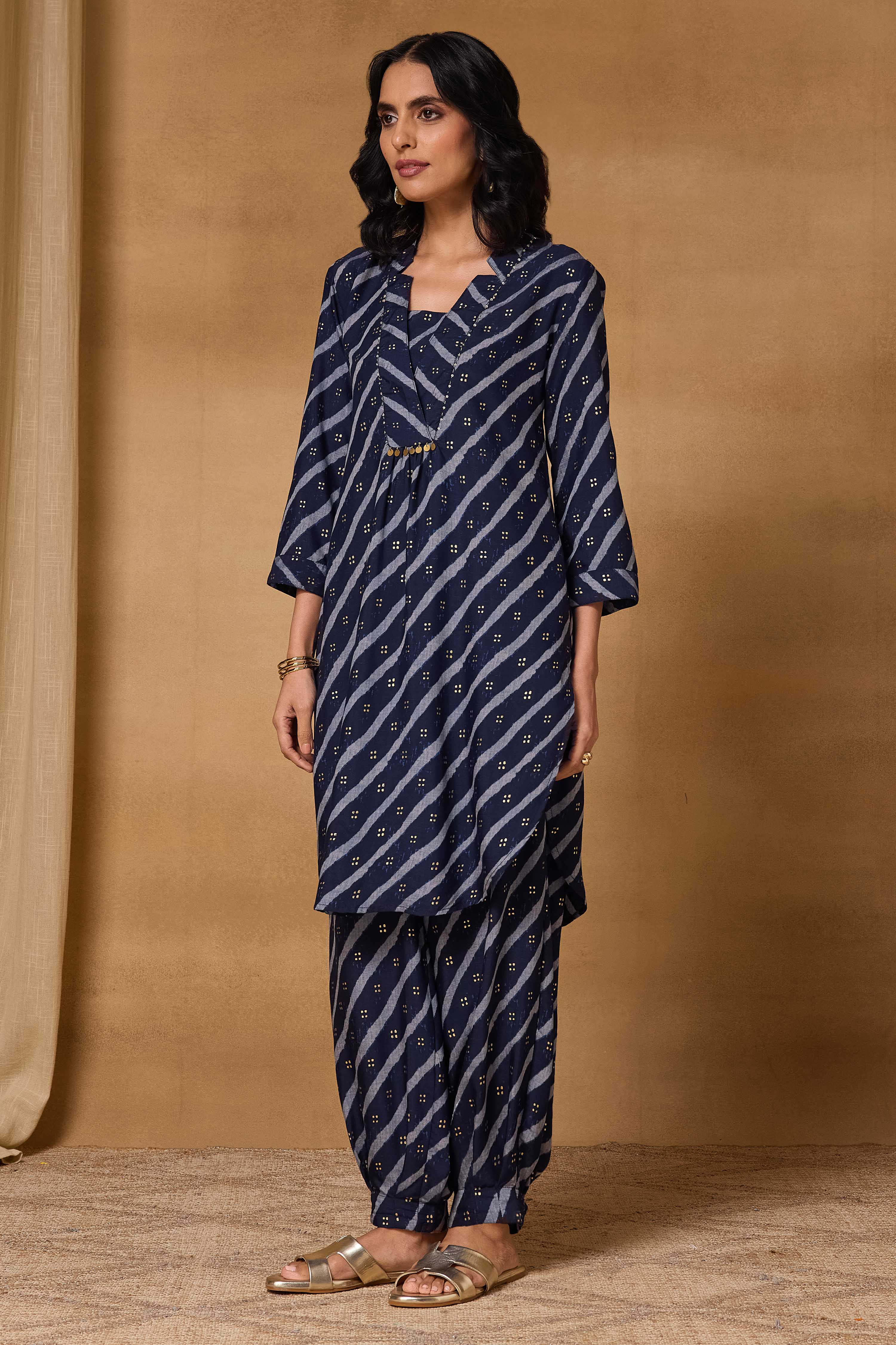 Indigo Viscose Blend Straight Printed Kurta Pants Set image number 4
