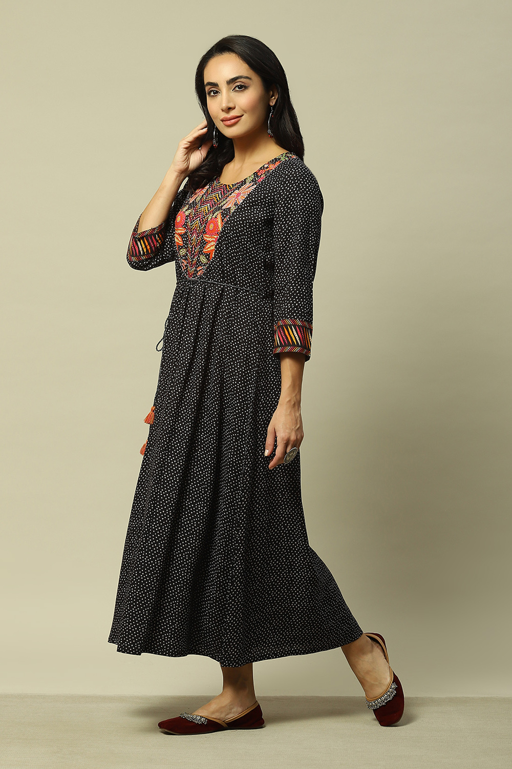 Black LIVA Straight Printed Dress image number 2