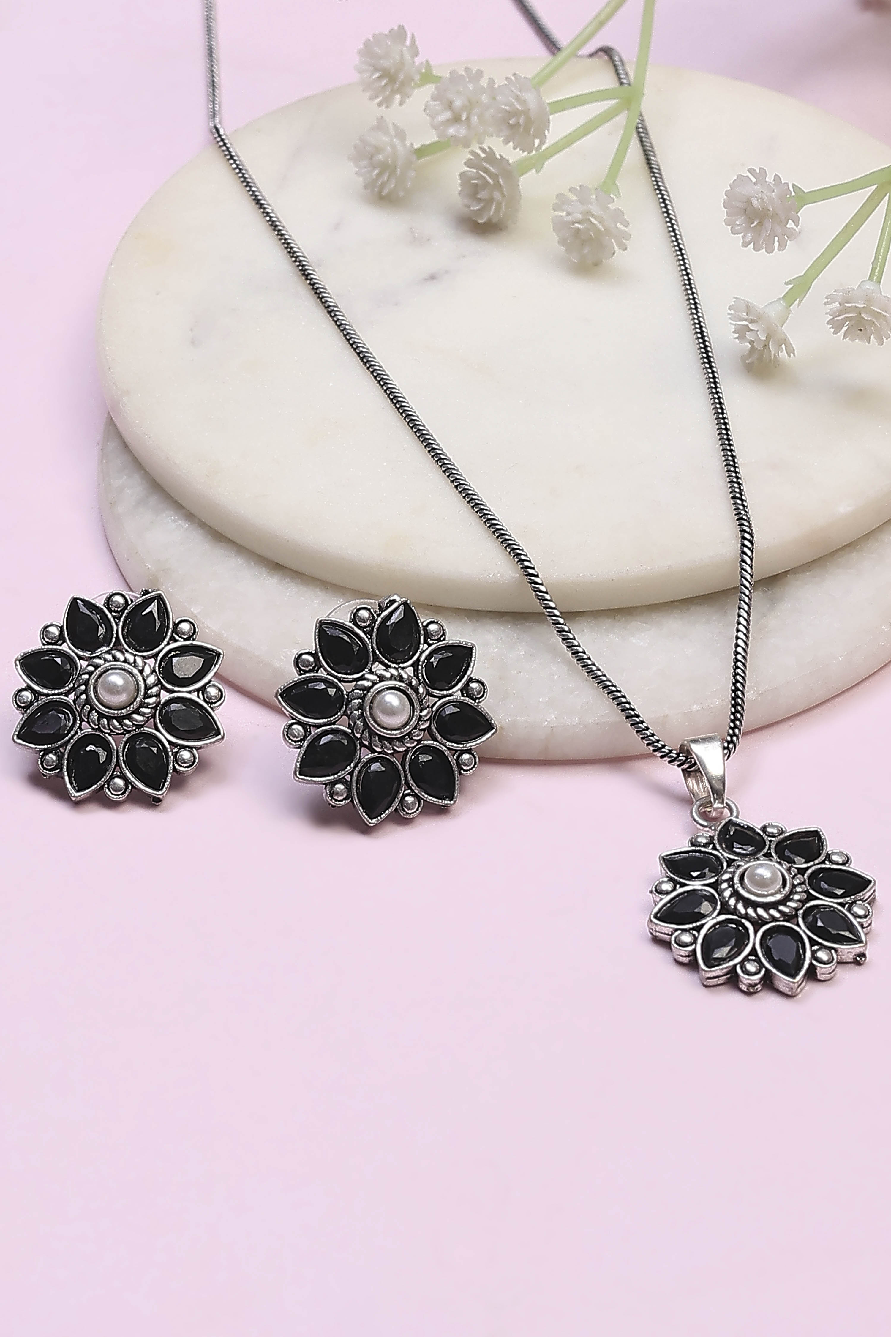 Black Brass Necklace Set image number 0