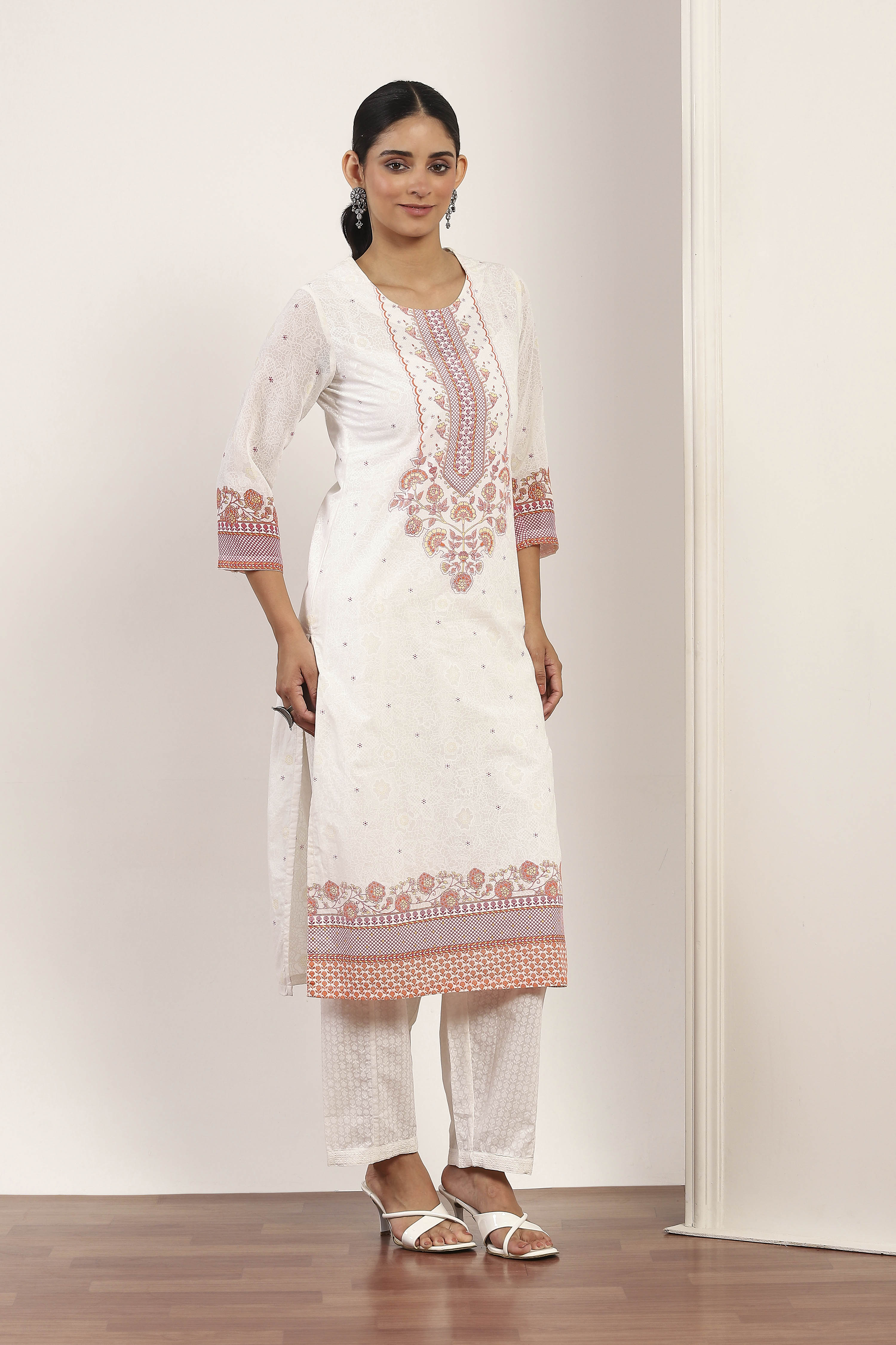 White  Straight Kurta Pants Set image number 5