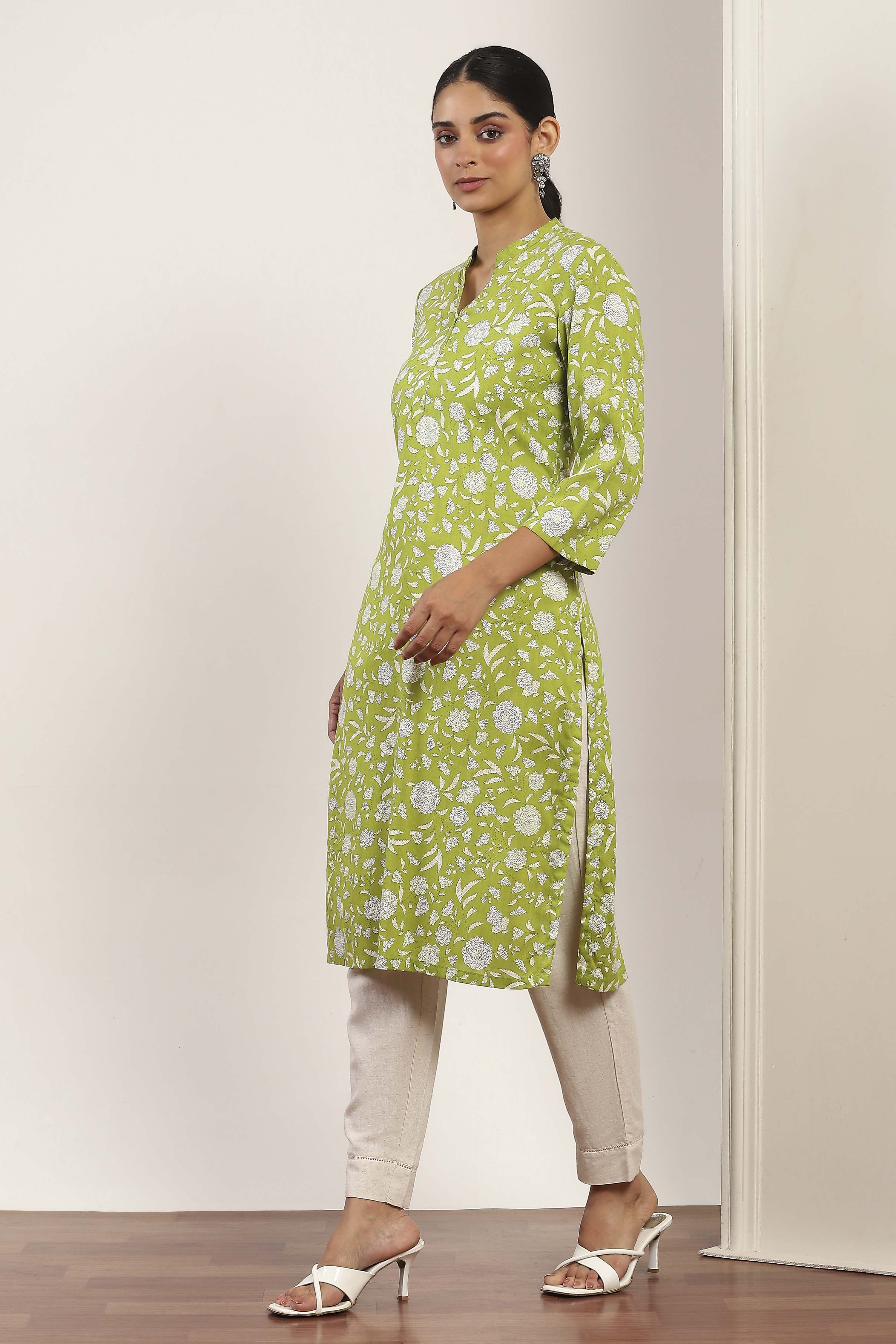 Green Viscose Rayon Straight Kurta Pants Set image number 3