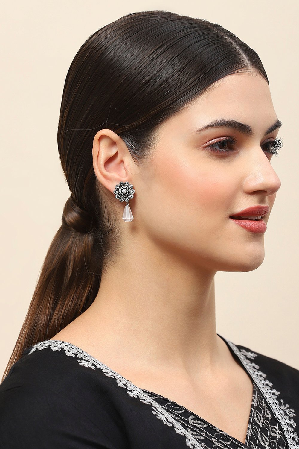 Oxidised Alloy Earrings image number 3