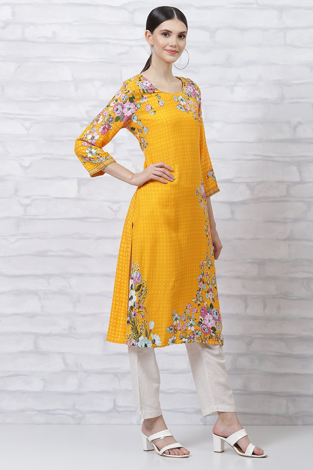 Yellow LIVA Straight Kurta image number 3