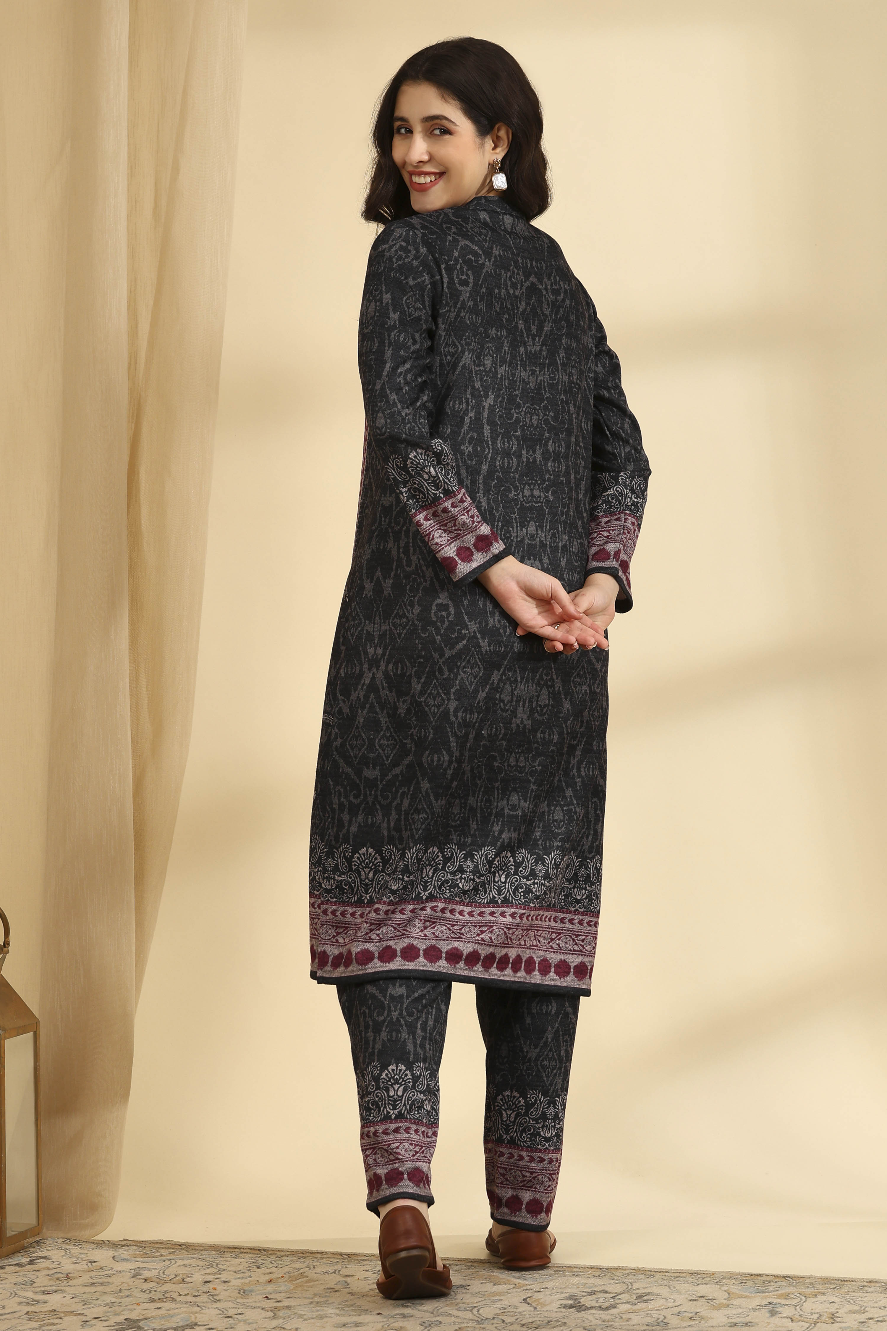 Black Polyester Printed Straight Suit Set image number 3