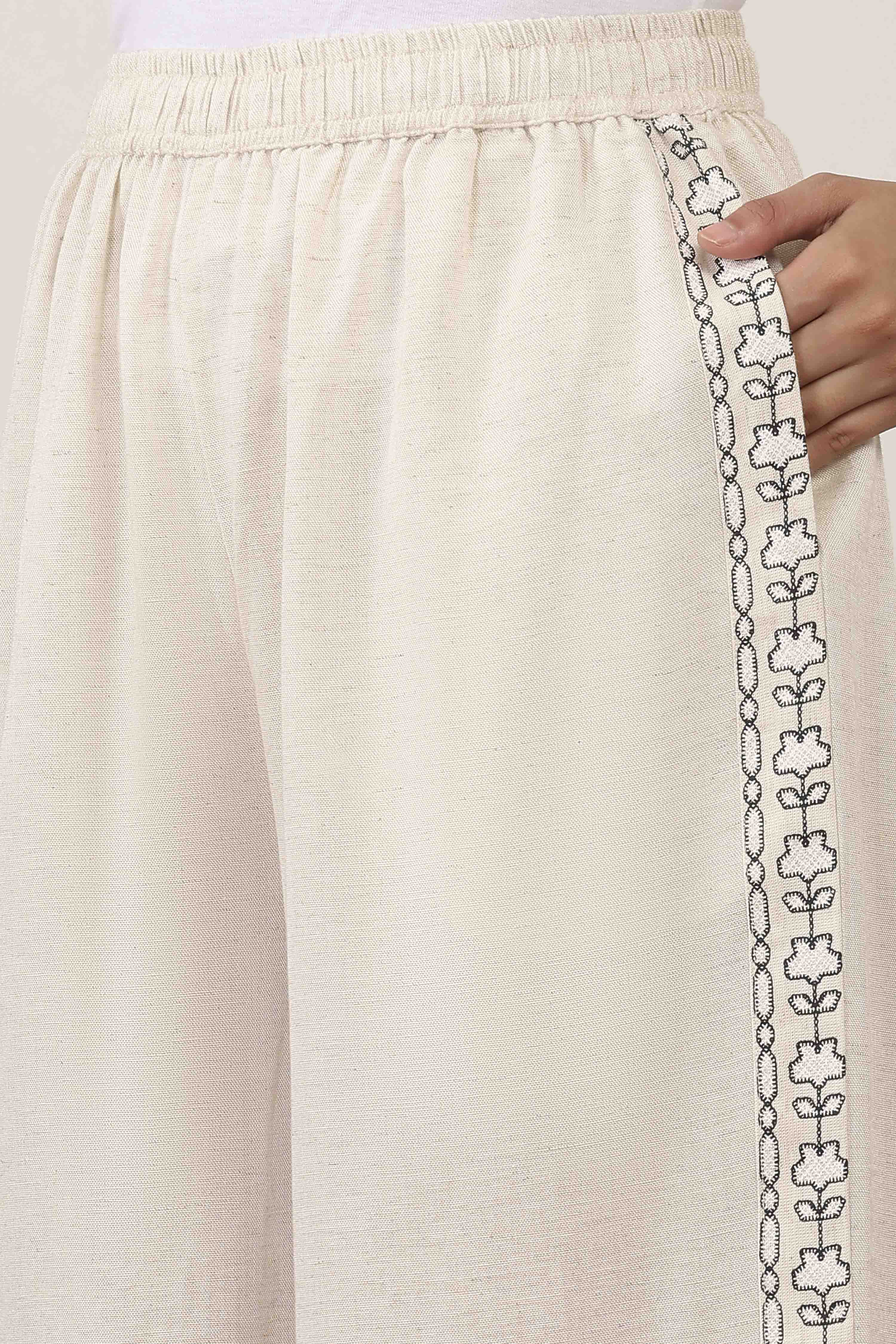 White Cotton Blend Cotton Flex Kurta Pants Set image number 2