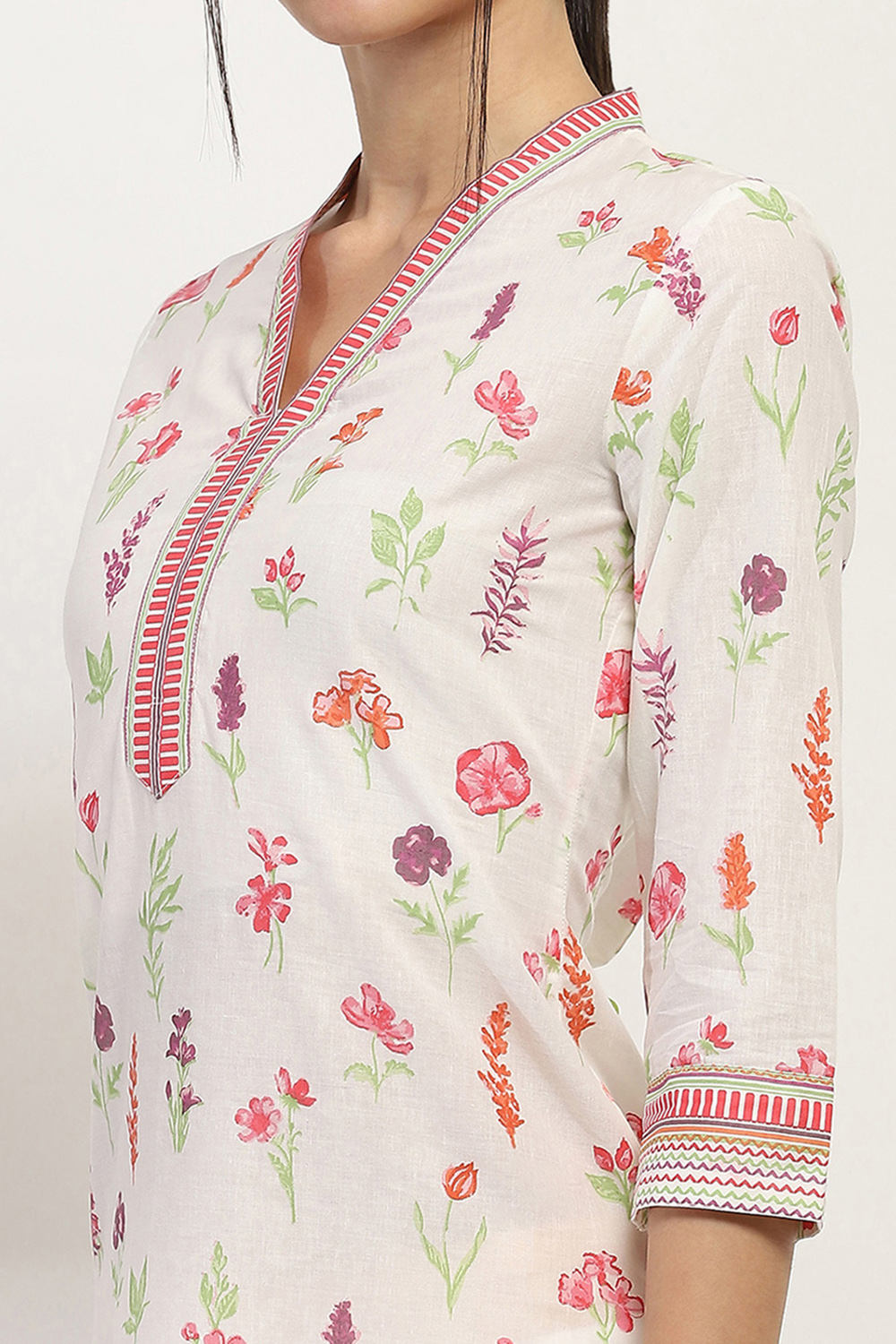 Off White Cotton Straight Kurta image number 1