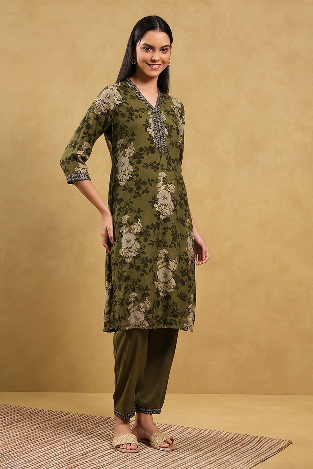 Green Viscose Blend Printed Straight Kurta Pants Set image number 5