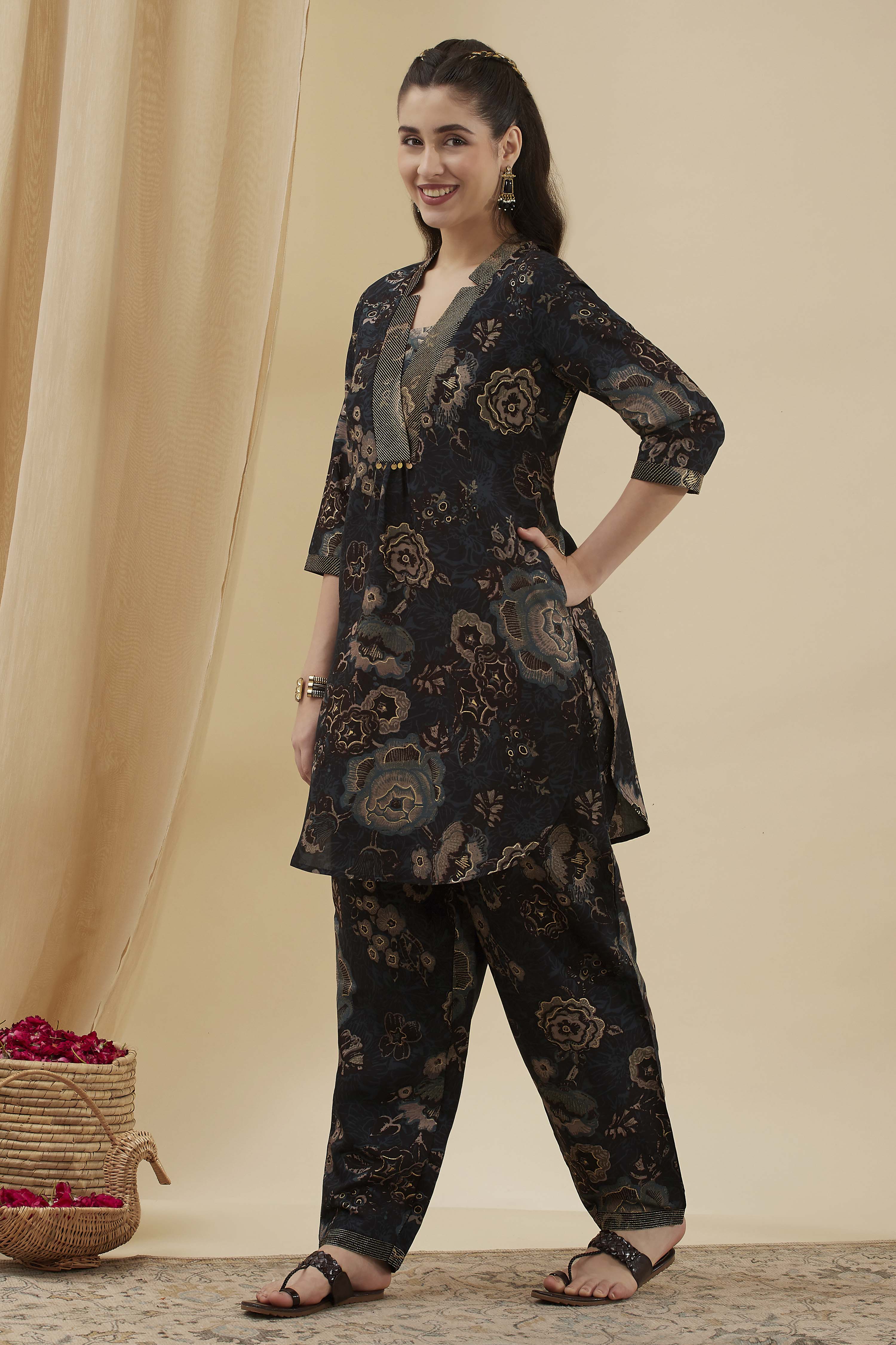 Black Viscose Blend Straight Printed Kurta Pants Set image number 3