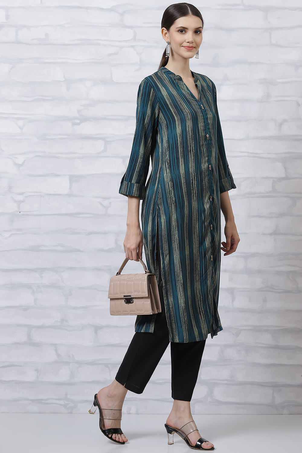 Blue LIVA Straight Kurta image number 5
