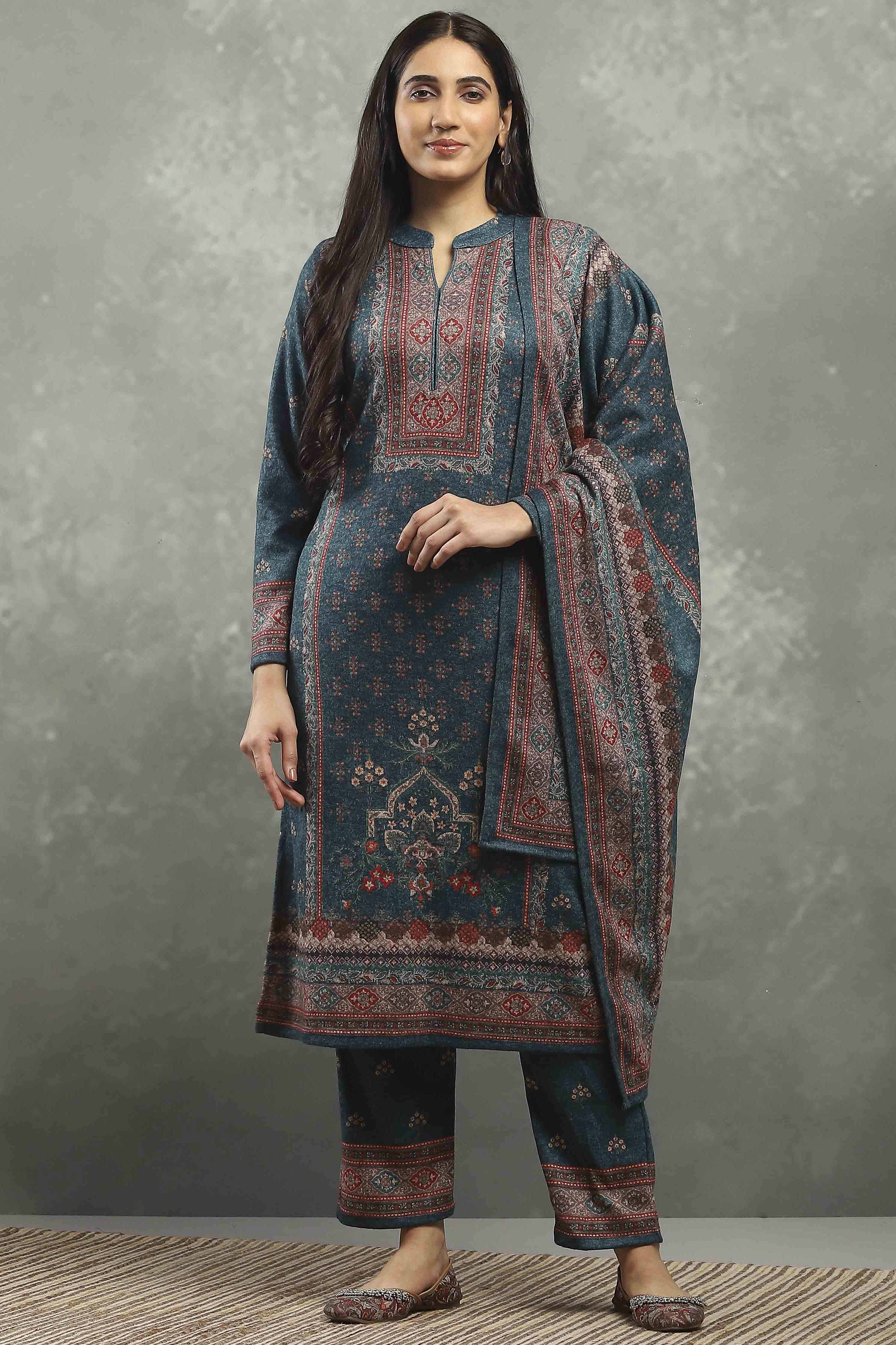 Green Polyester Printed Straight Suit Set image number 6